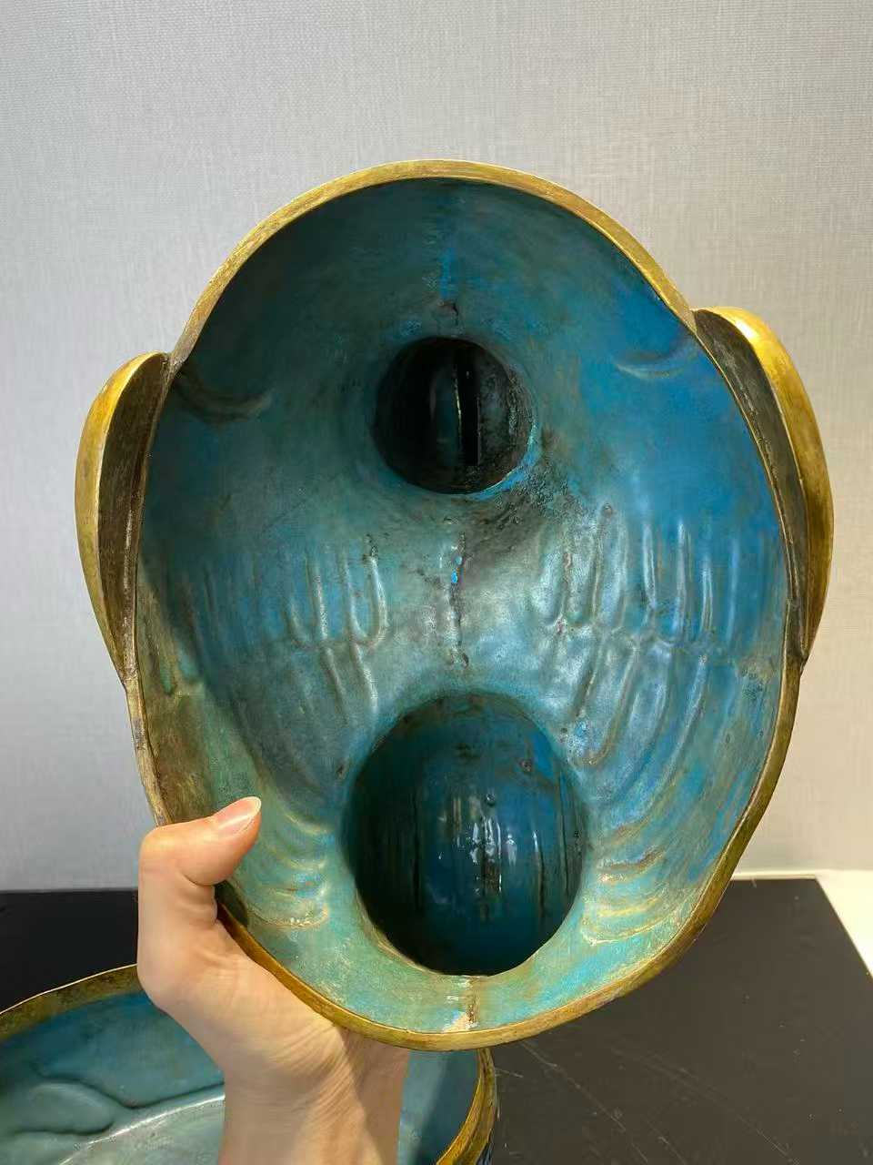 铜胎珐琅母鸡盖盒配木座