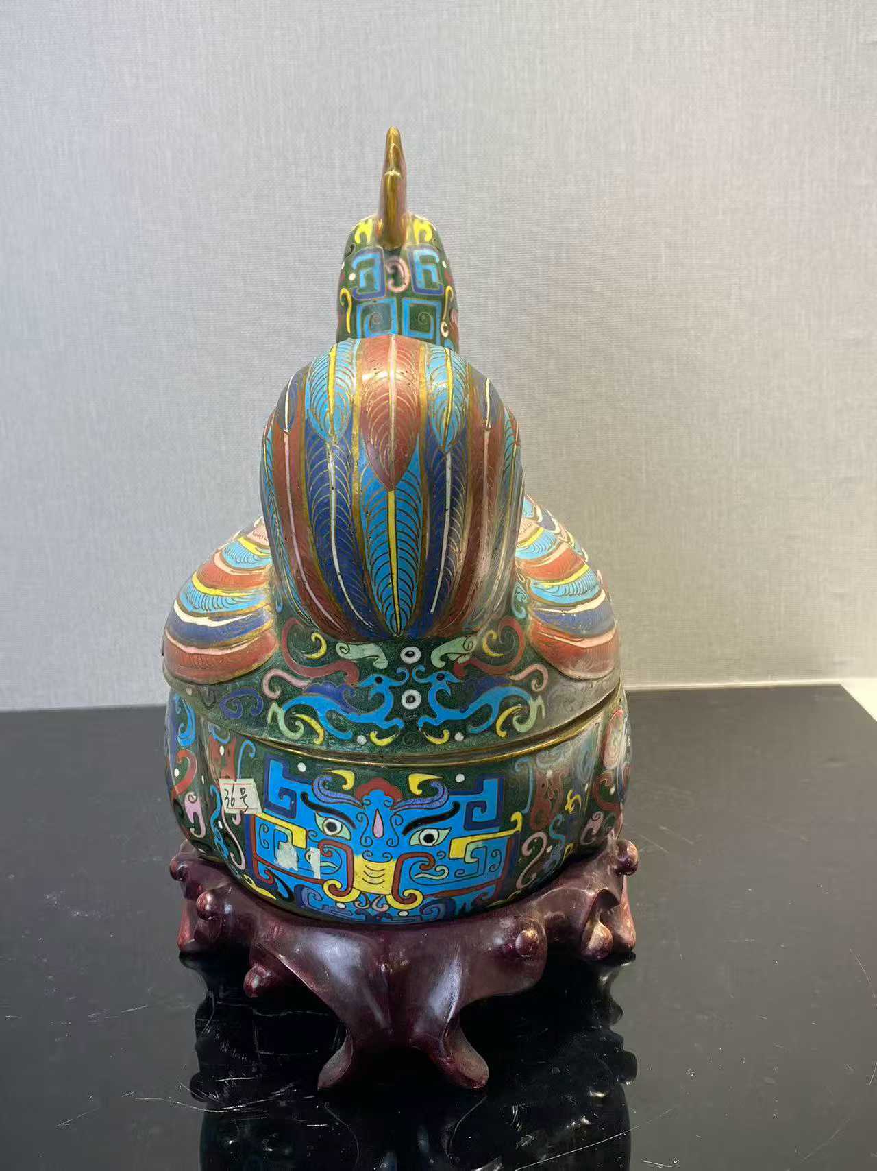 铜胎珐琅母鸡盖盒配木座