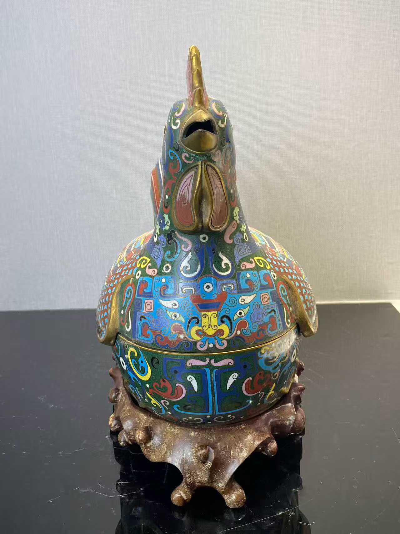 铜胎珐琅母鸡盖盒配木座