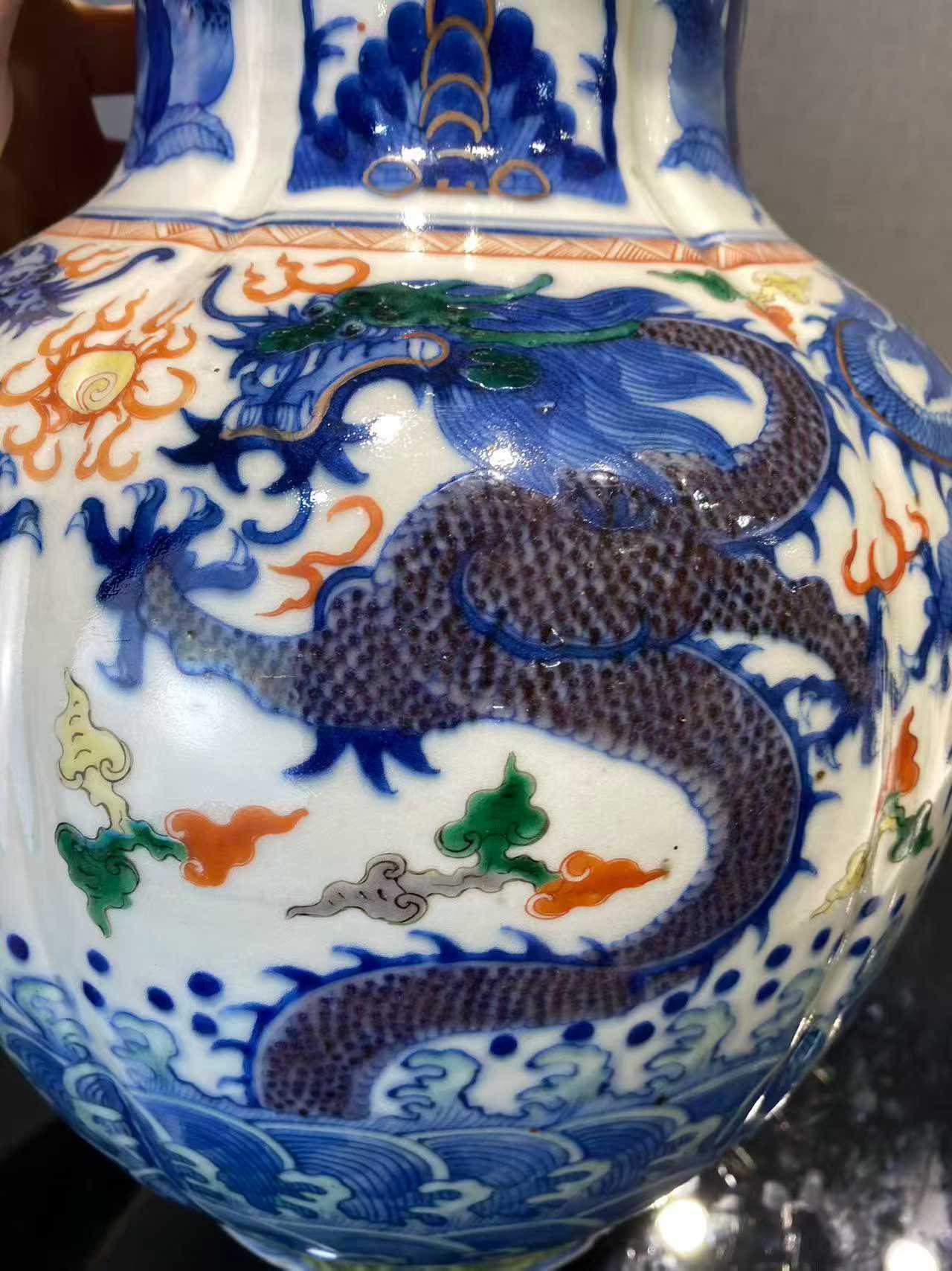 斗彩海水云龙纹石榴尊