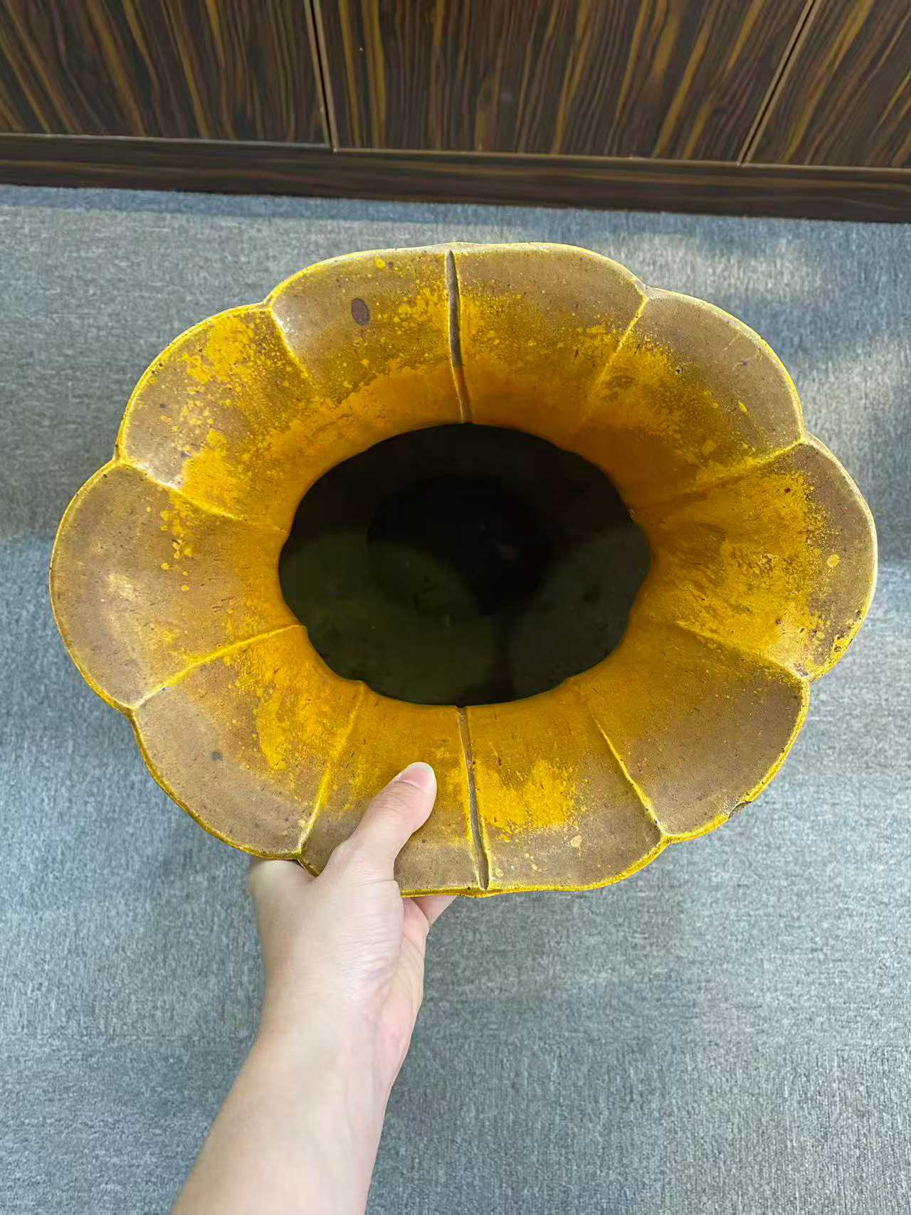 素三彩鱼化龙纹海棠式兽耳大尊