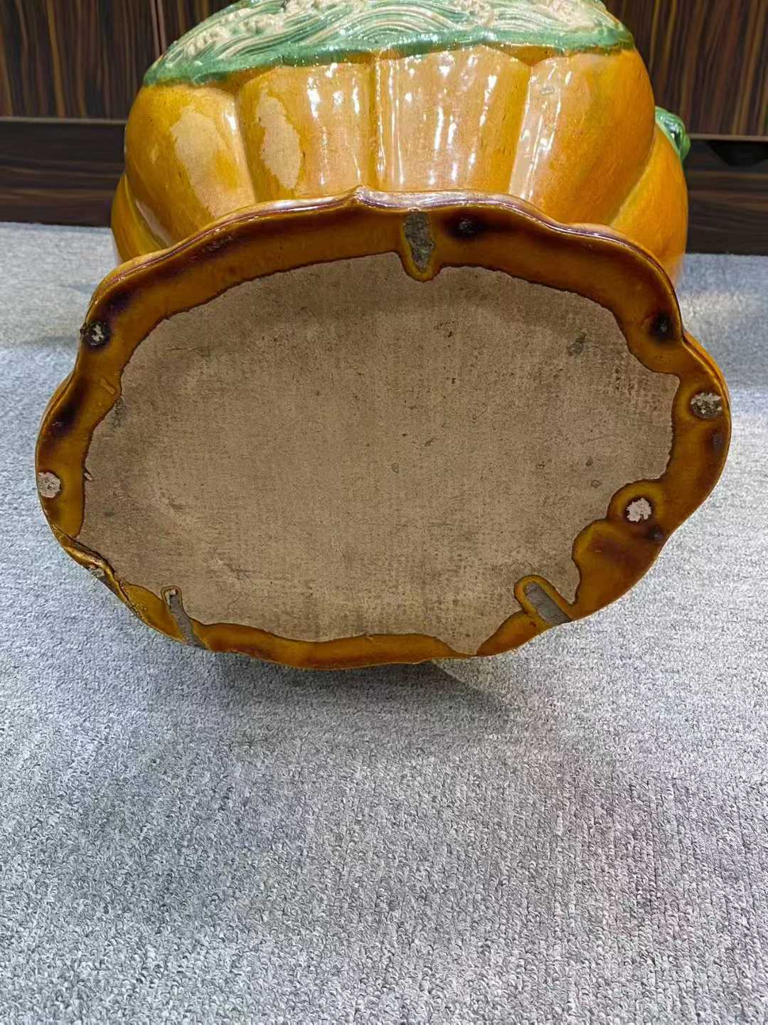 素三彩鱼化龙纹海棠式兽耳大尊