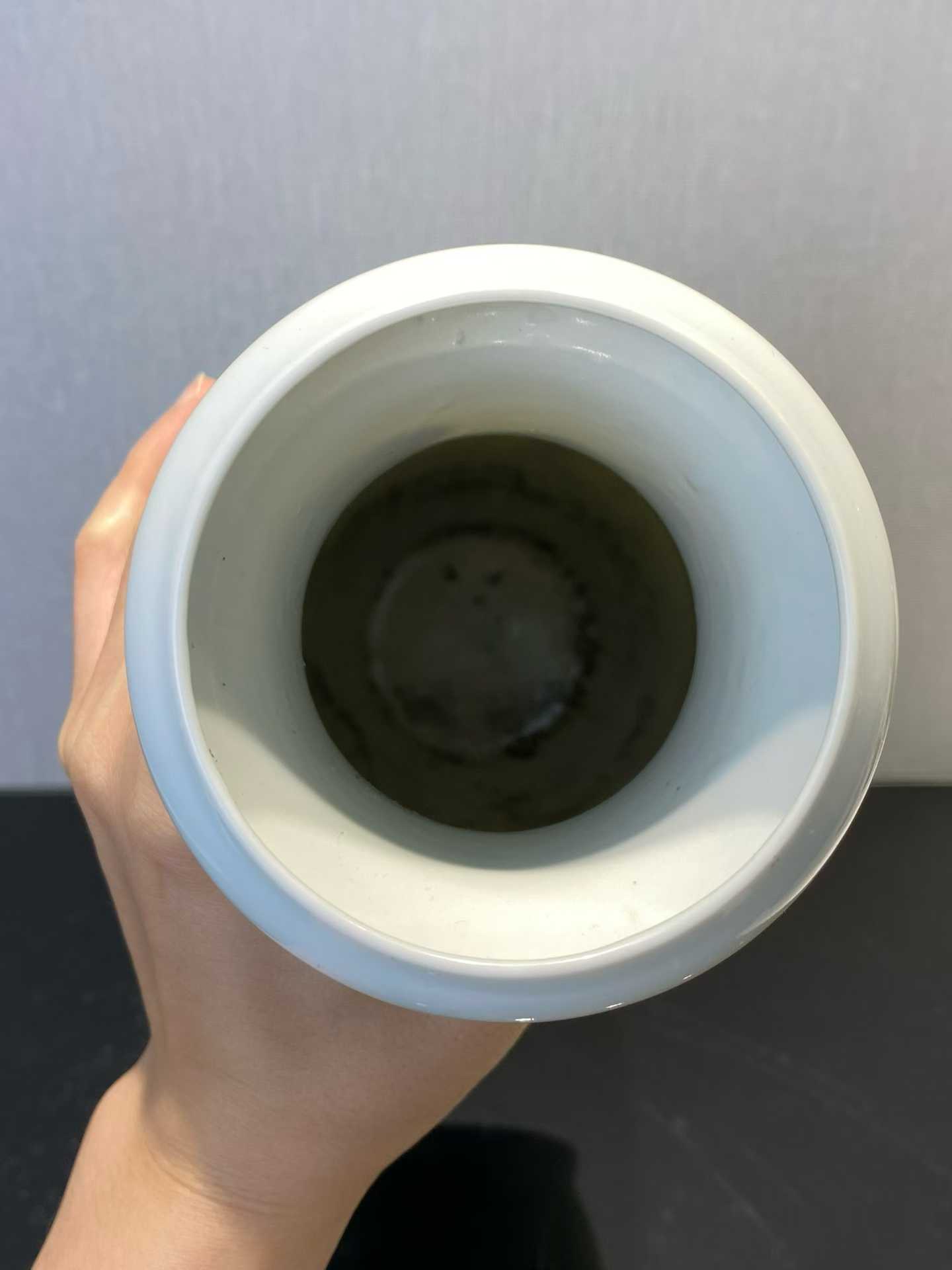 粉彩四仙图盘口瓶 款：居仁堂制