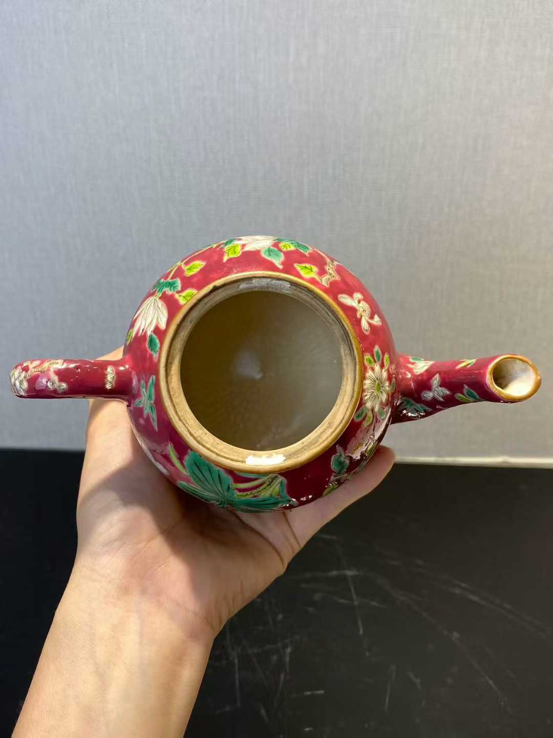 胭脂红地粉彩折枝花卉纹茶壶  款：咸丰年制