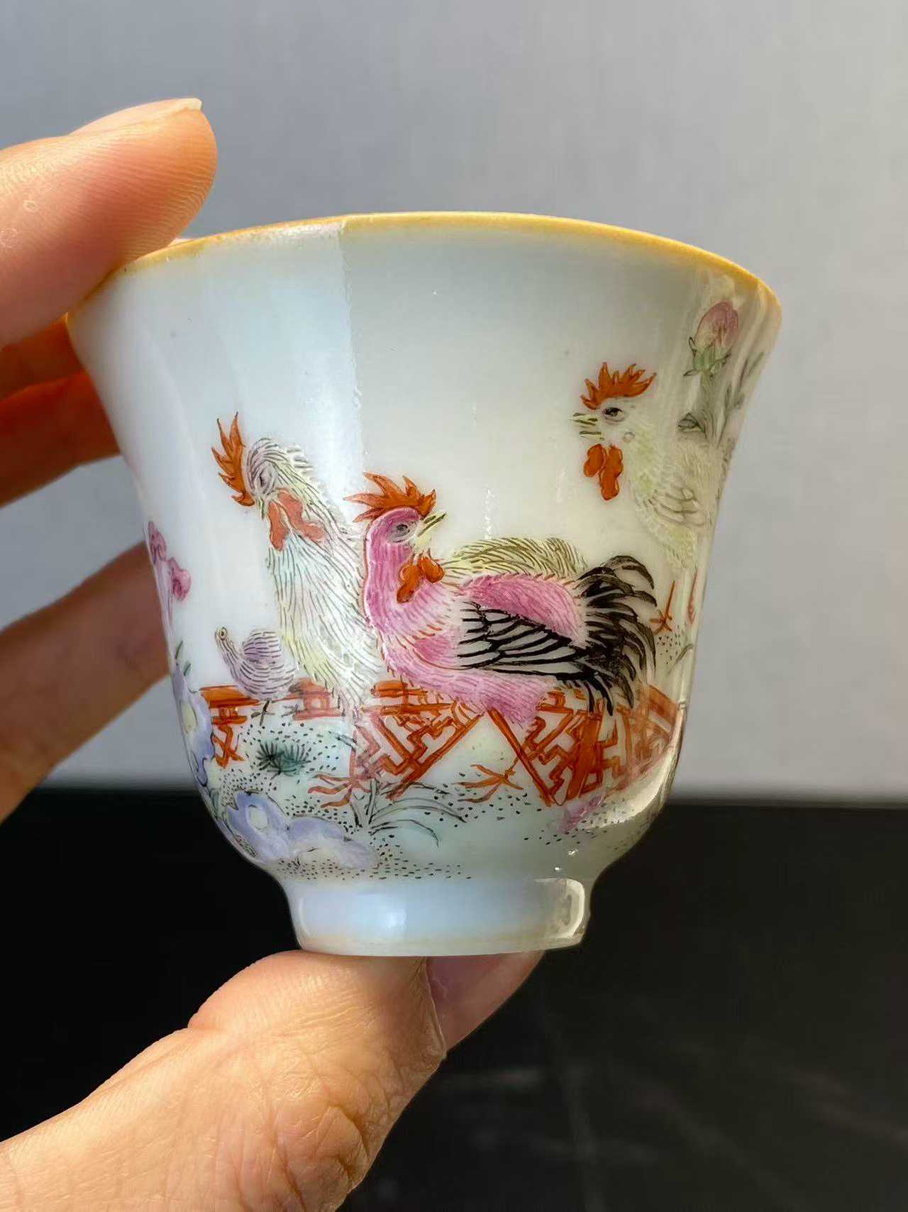 粉彩官上加官酒杯一对 款：同治年制