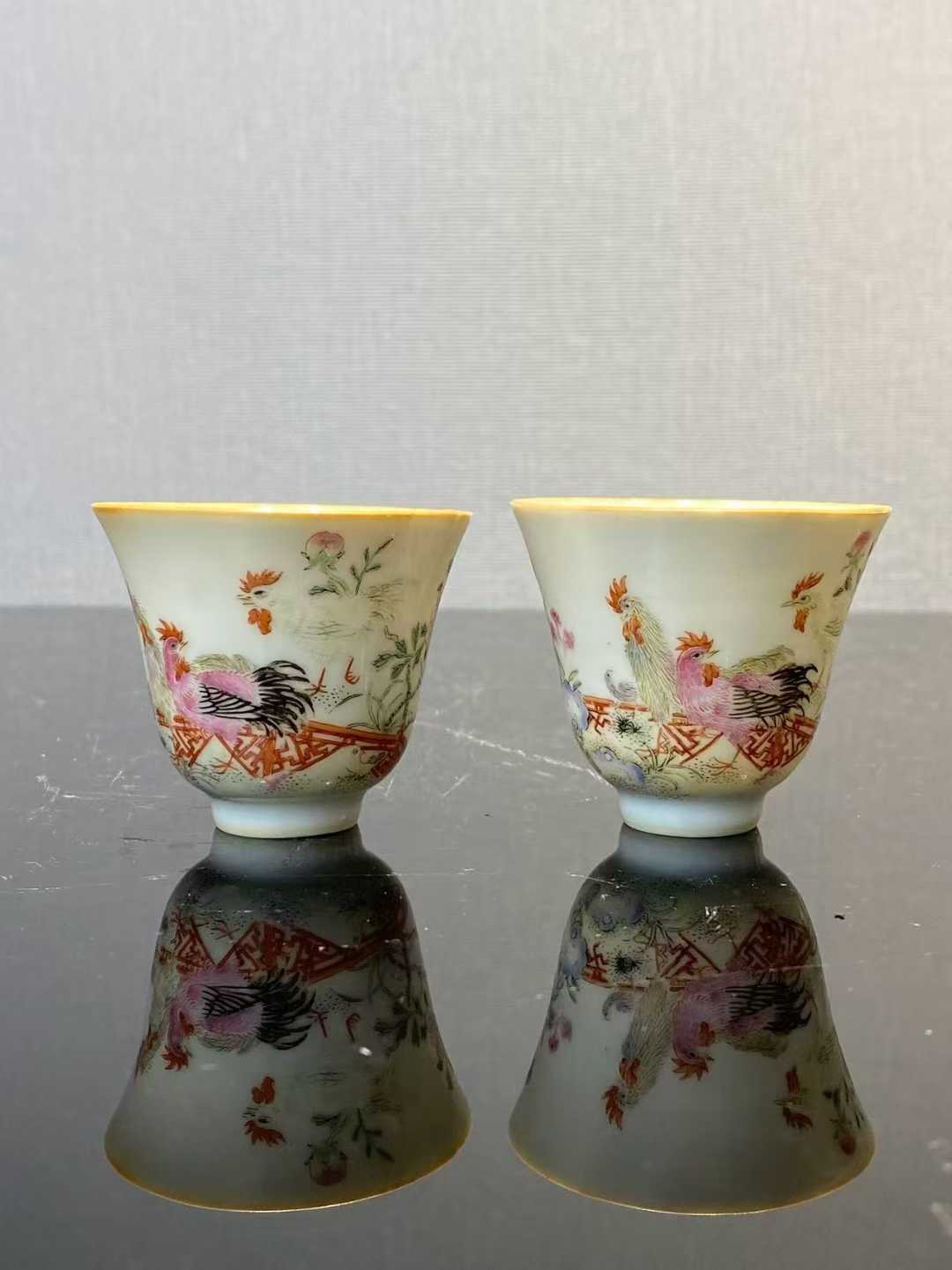 粉彩官上加官酒杯一对 款：同治年制