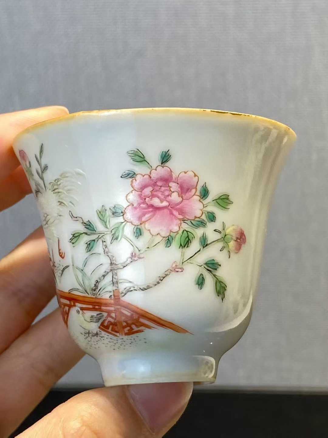 粉彩官上加官酒杯一对 款：同治年制