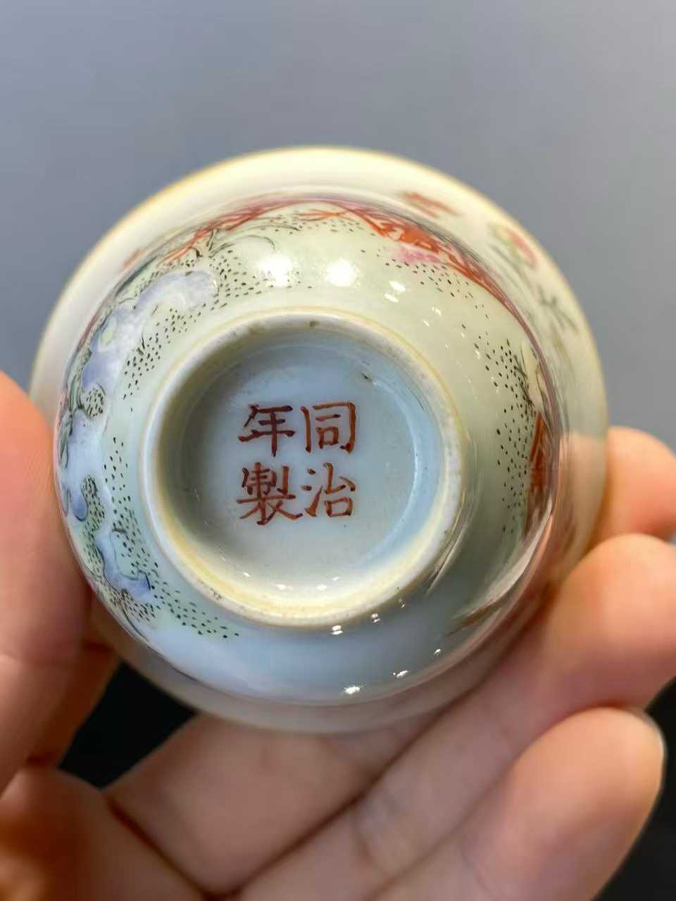 粉彩官上加官酒杯一对 款：同治年制