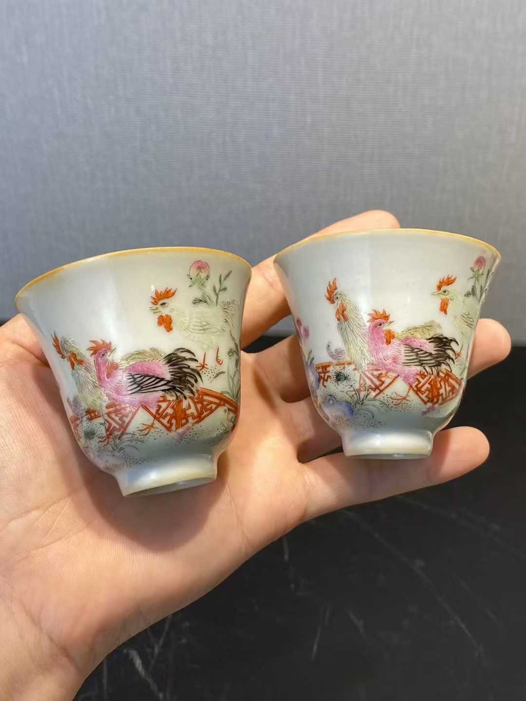 粉彩官上加官酒杯一对 款：同治年制