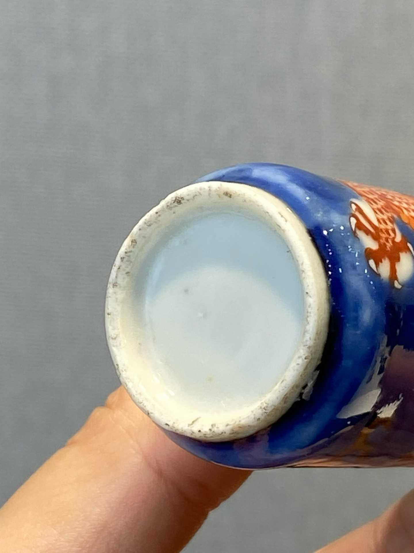 青花矾红云龙纹鼻烟壶