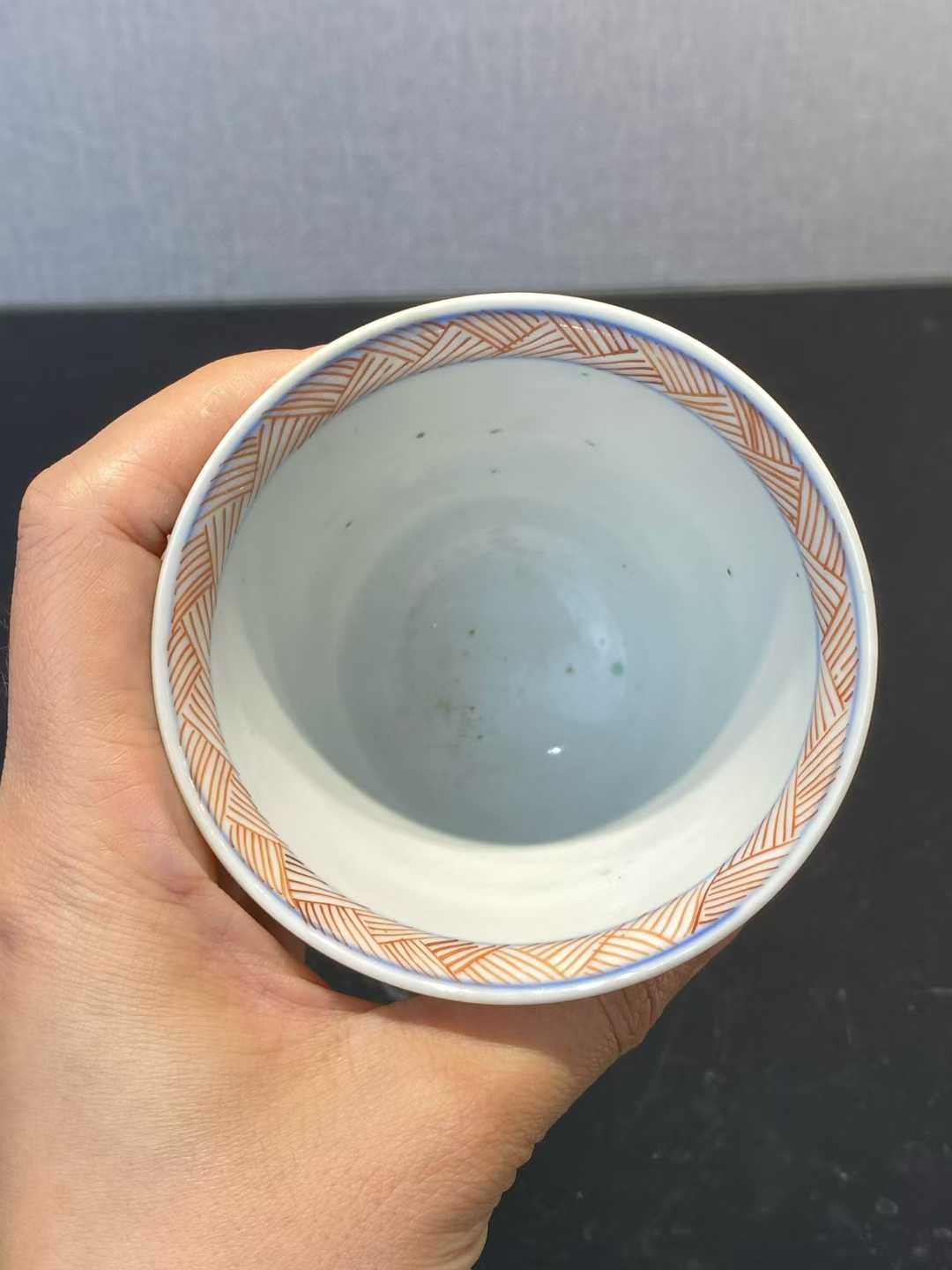 米黄地五彩牡丹纹铃铛杯