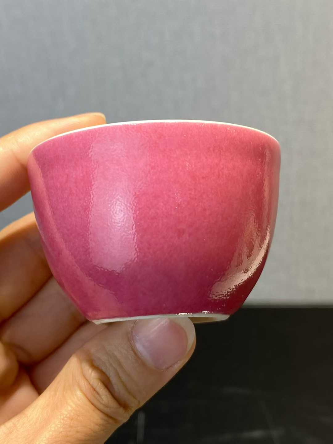 胭脂红釉卧足杯