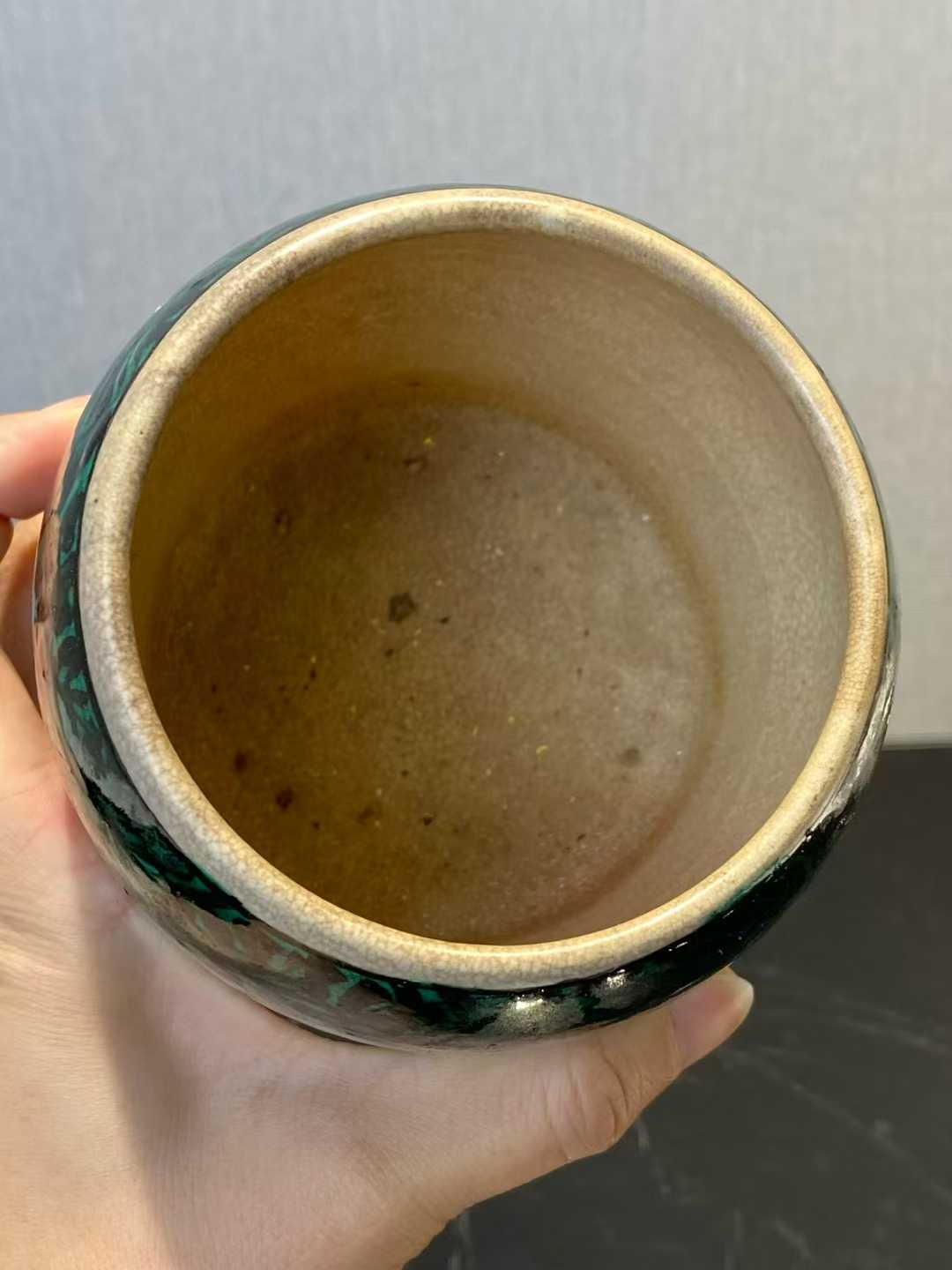 墨地绿彩牡丹纹小罐