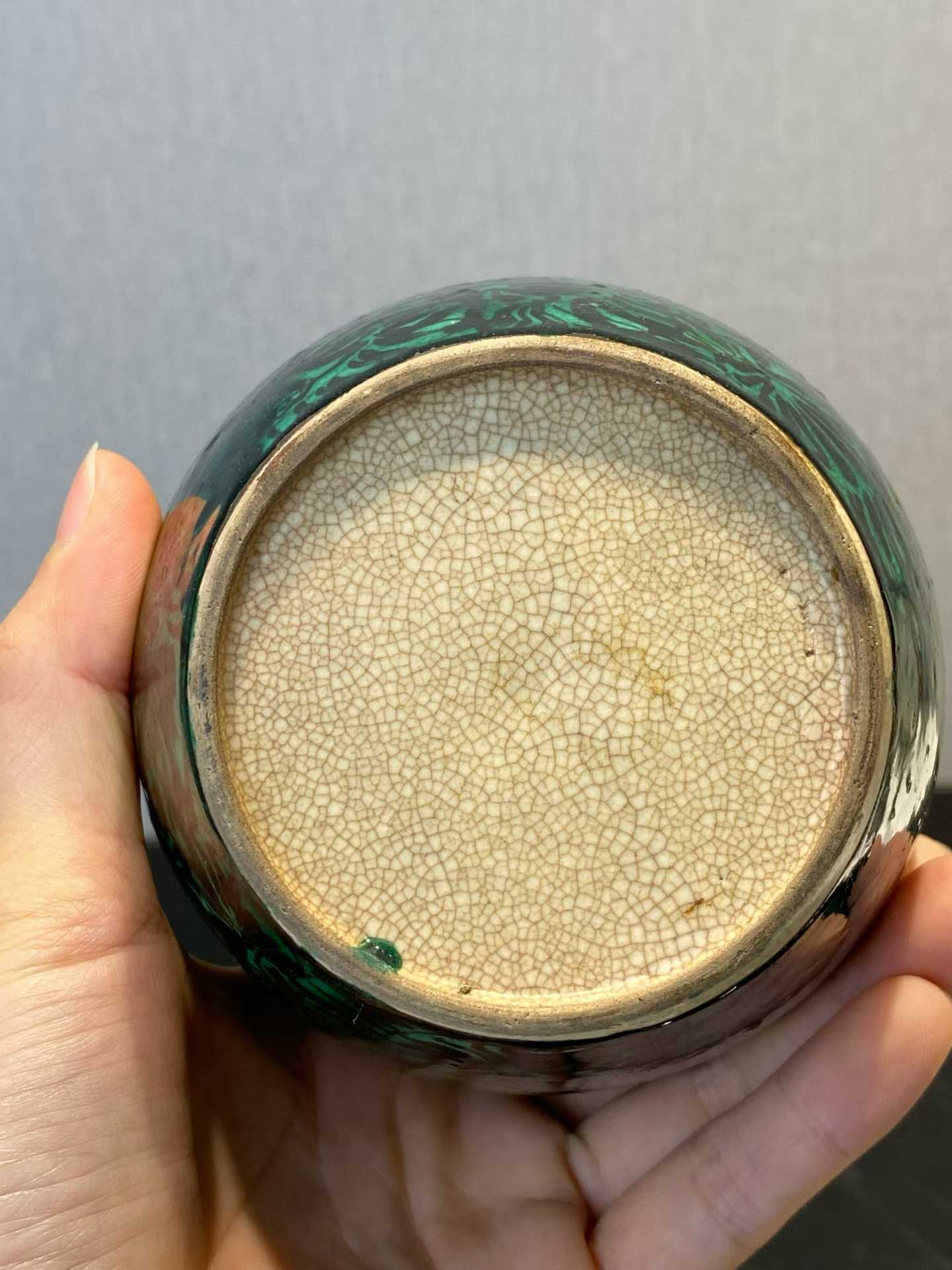 墨地绿彩牡丹纹小罐