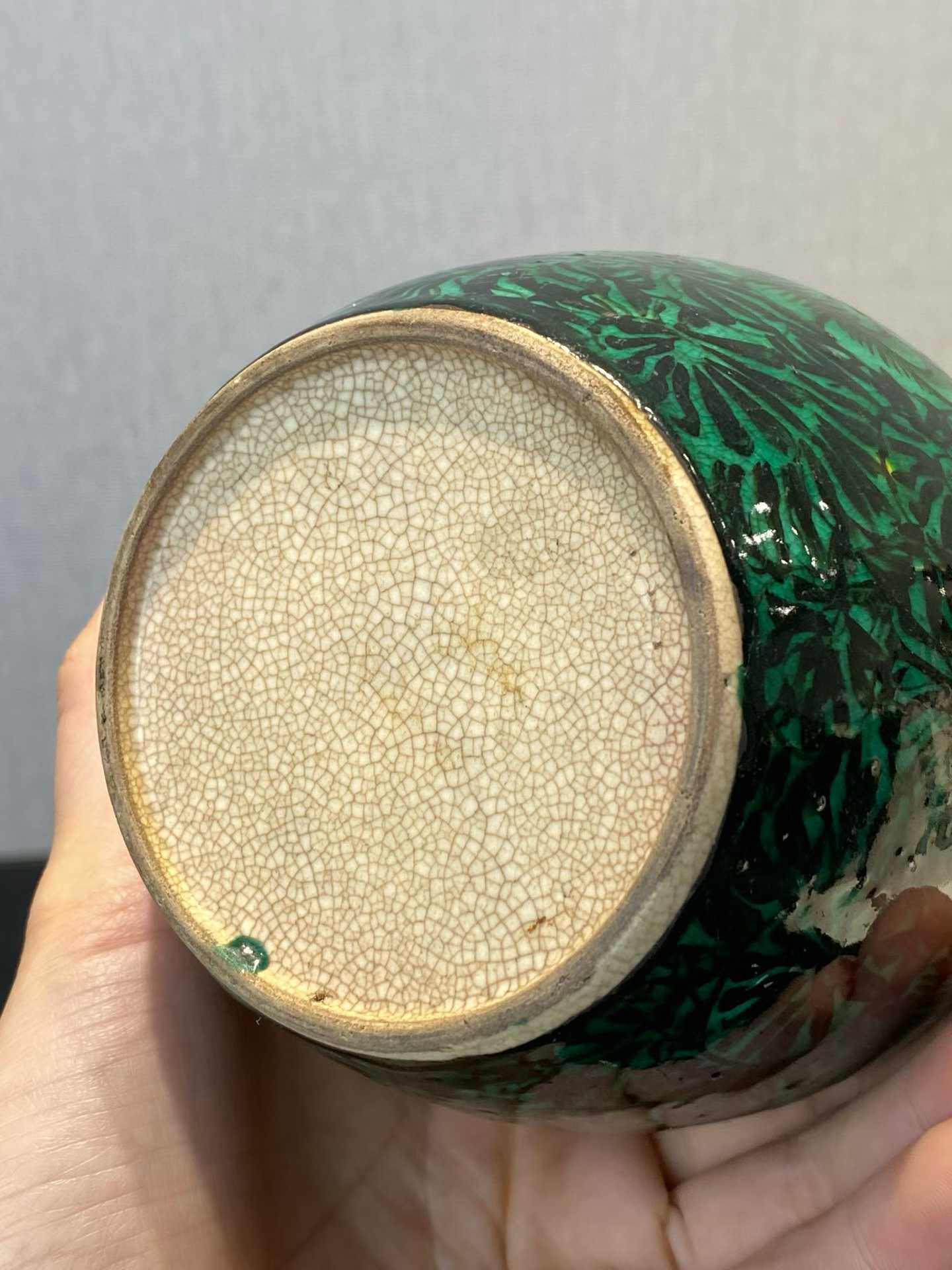 墨地绿彩牡丹纹小罐