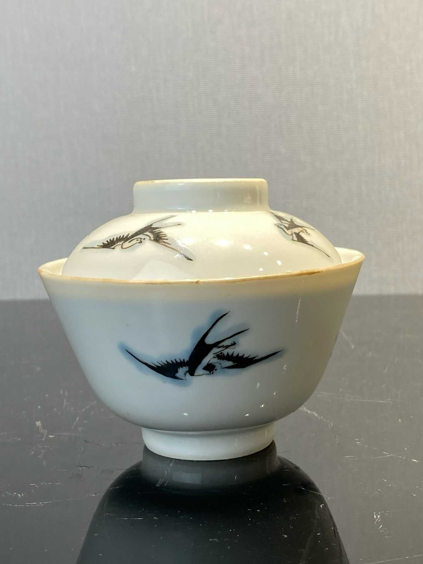 粉彩海晏河清盖盒