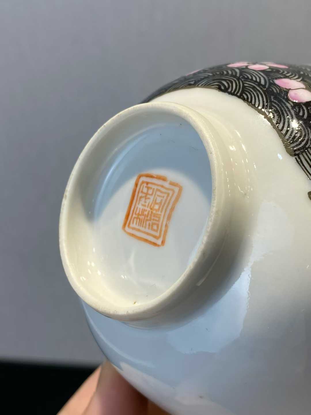 粉彩海晏河清盖盒