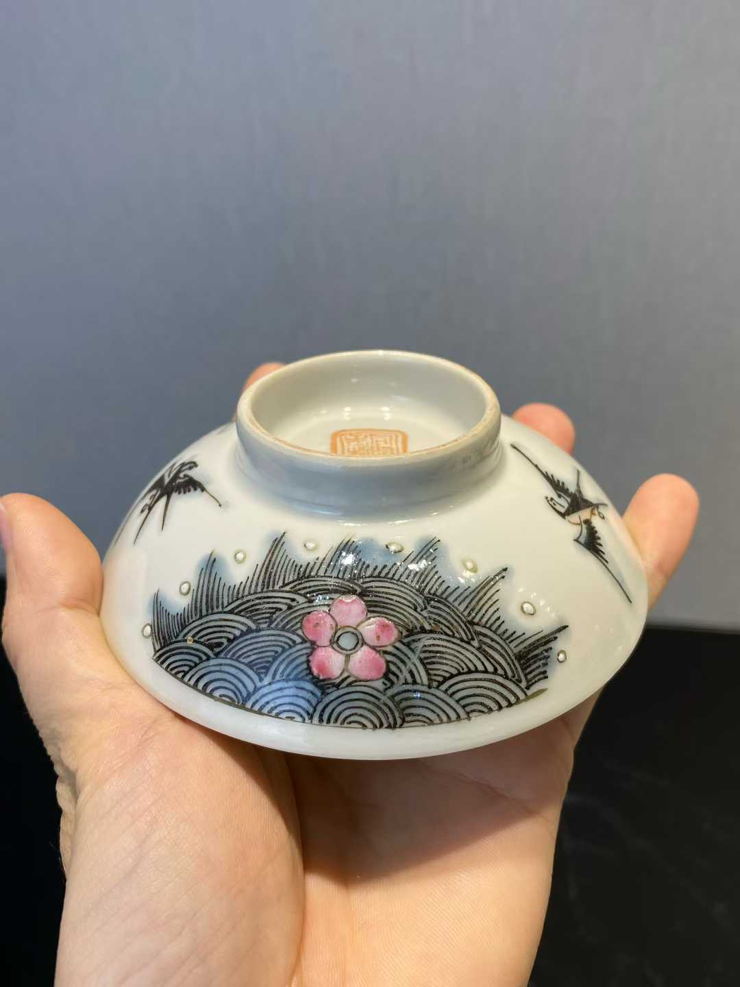 粉彩海晏河清盖盒