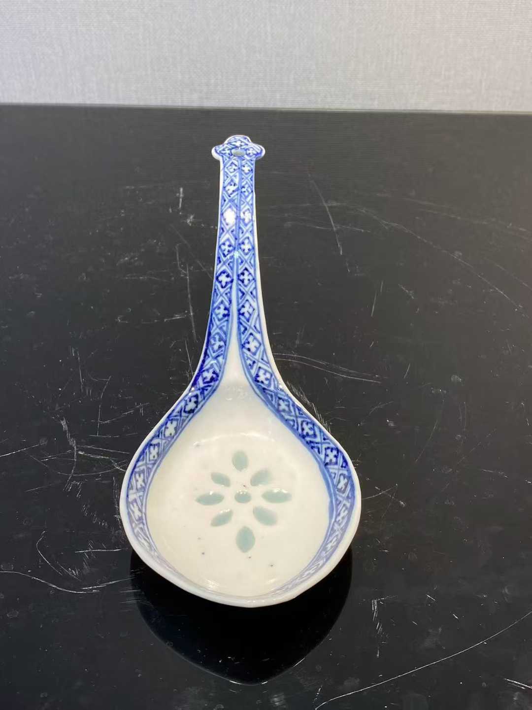 青花玲珑瓷大汤勺