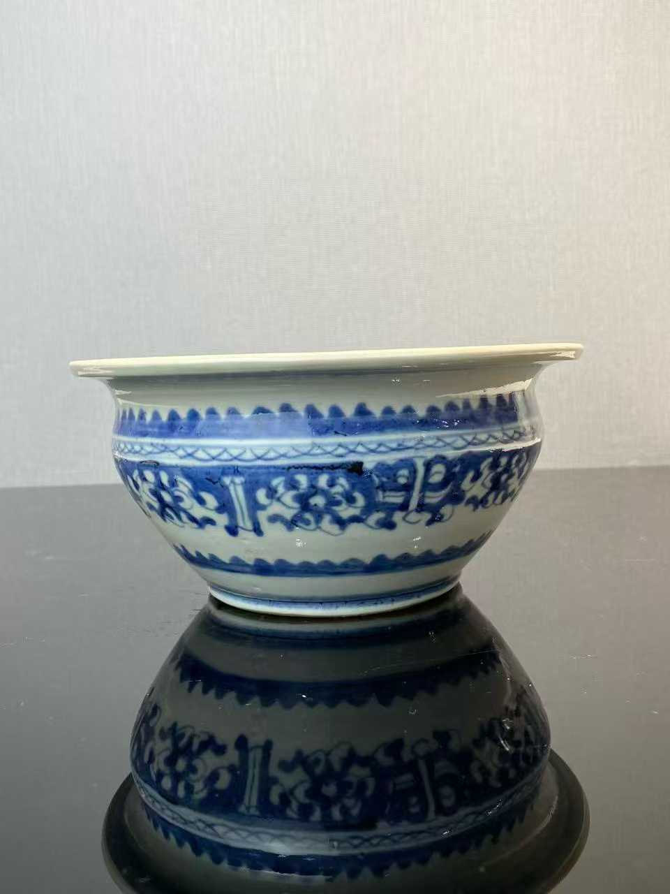 青花花卉纹撇口炉