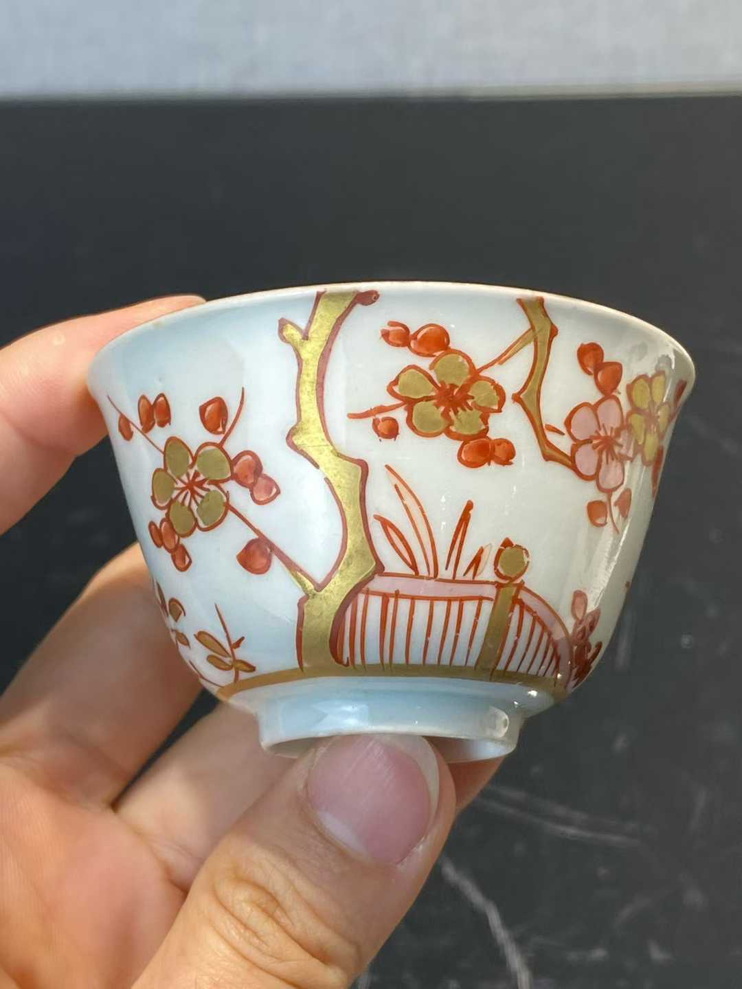 矾红描金桃花纹茶杯