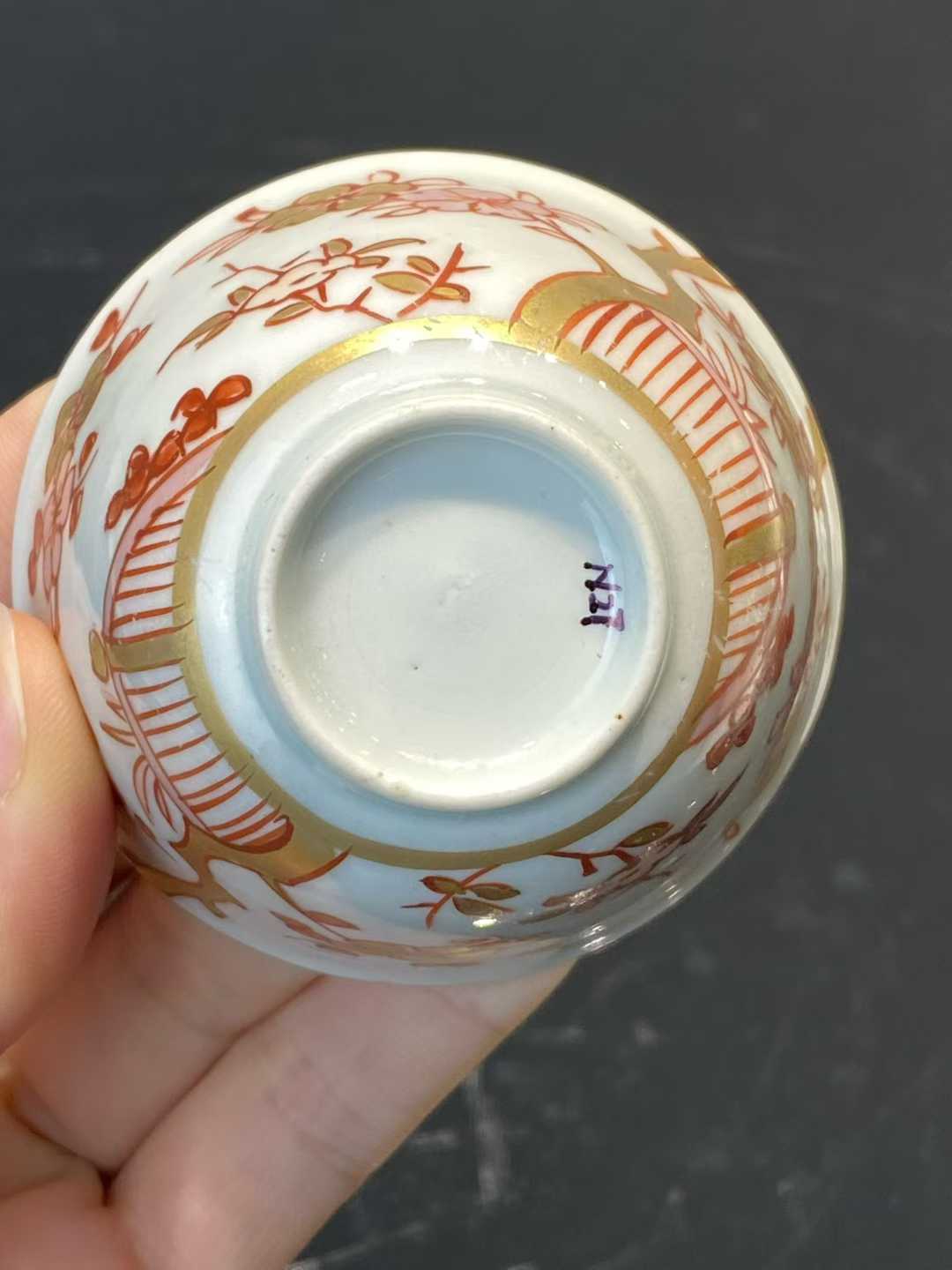 矾红描金桃花纹茶杯