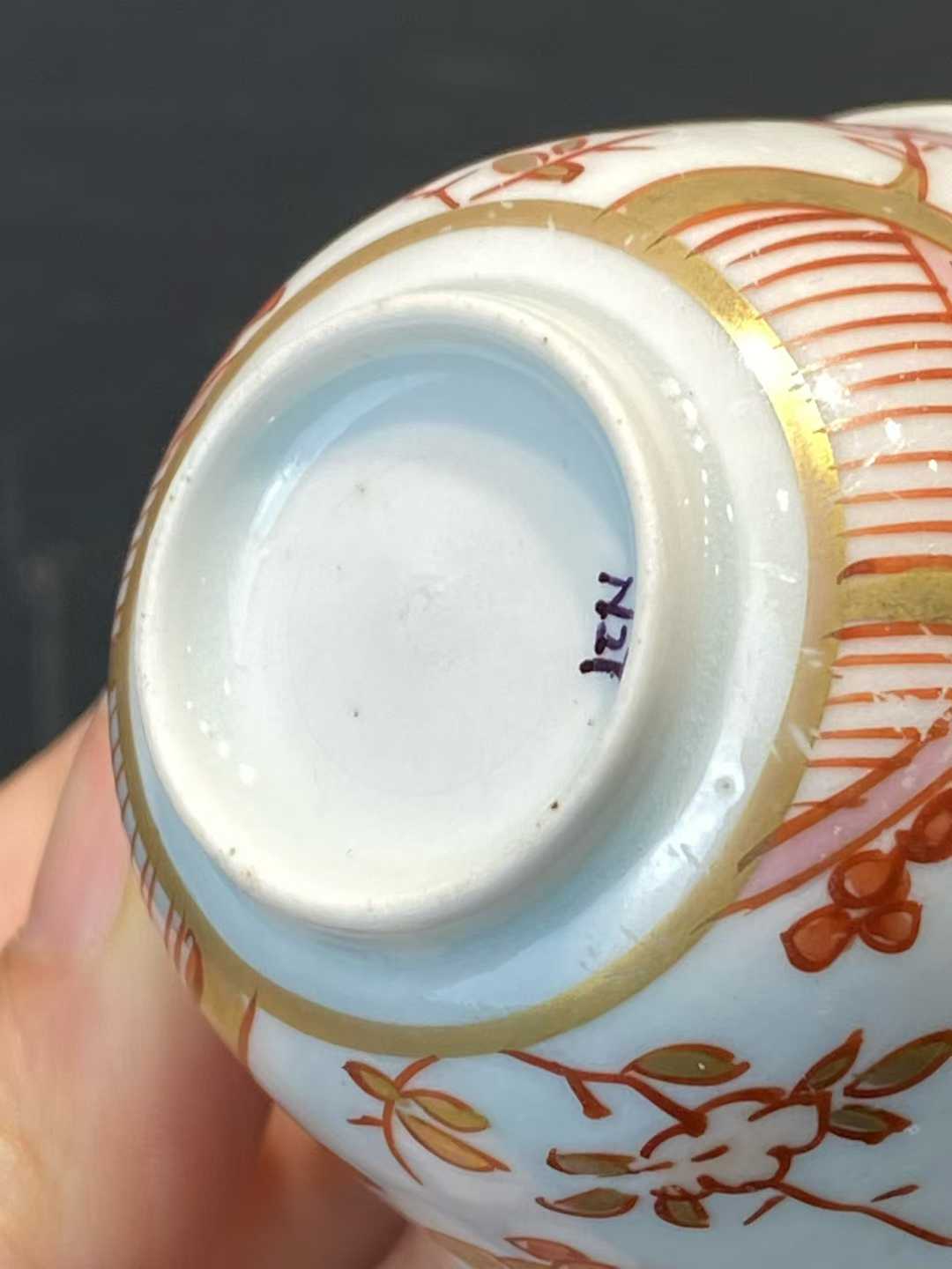 矾红描金桃花纹茶杯