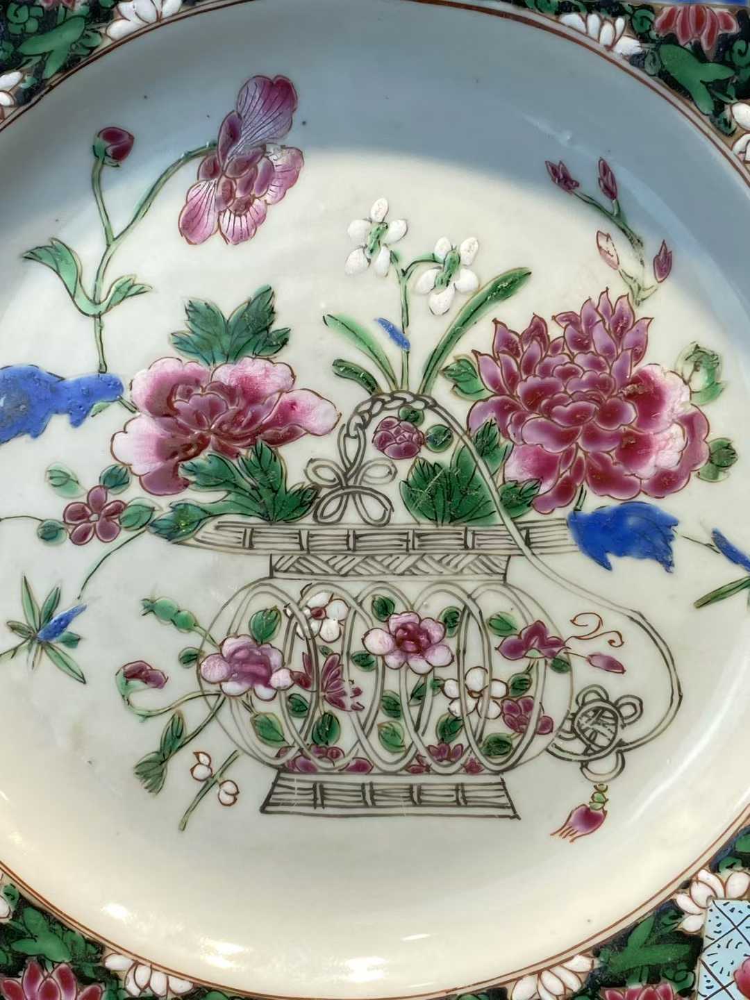 粉彩提篮花卉纹盘