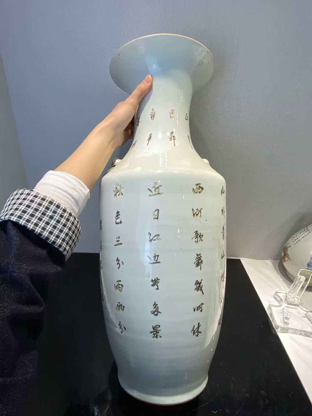 浅绛彩山水人物诗文铺首大瓶 款：聚义泰出品