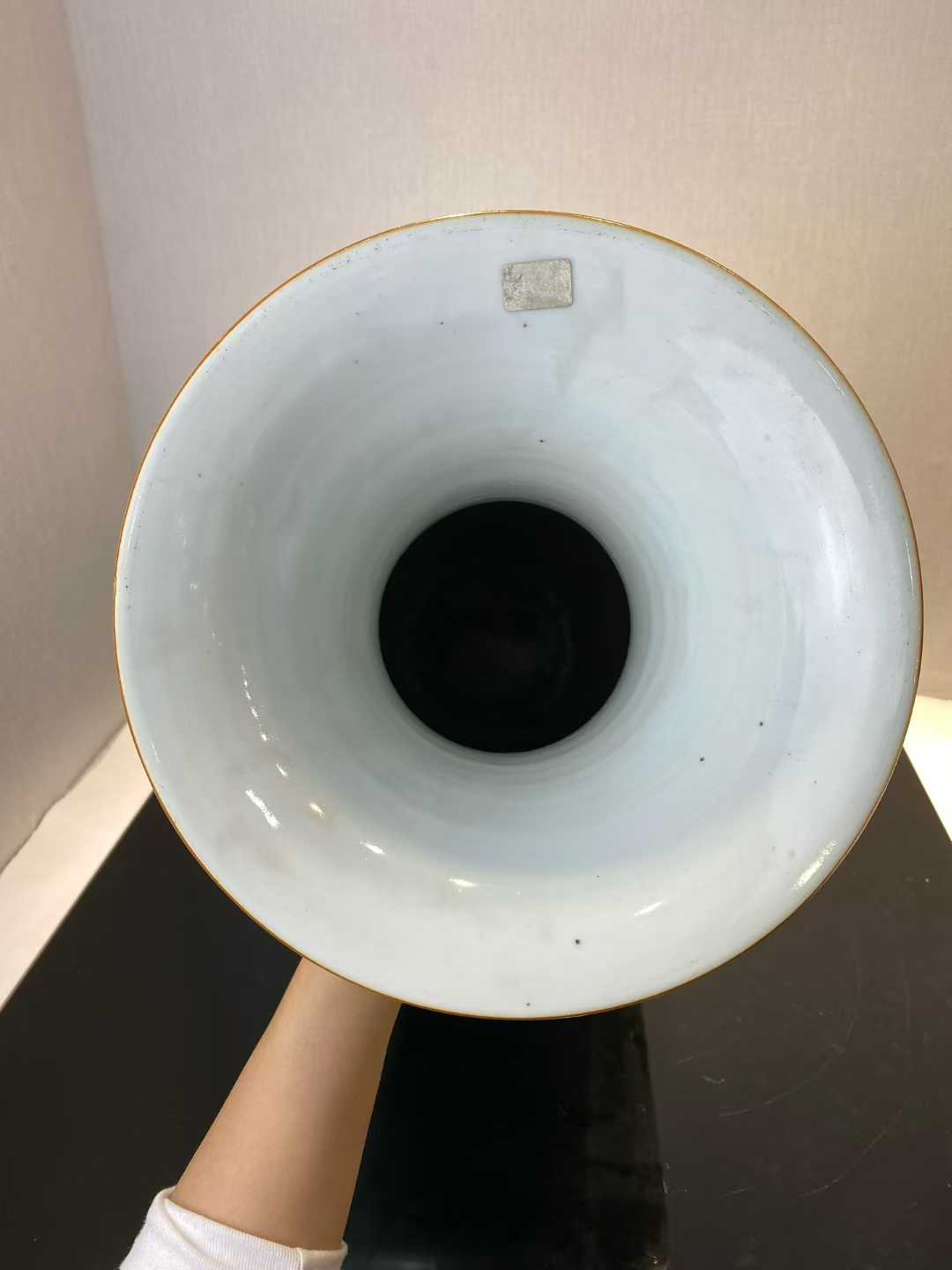 浅绛彩山水人物诗文铺首大瓶 款：聚义泰出品