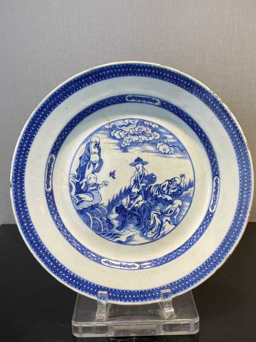 浆胎青花六罗汉图大盘