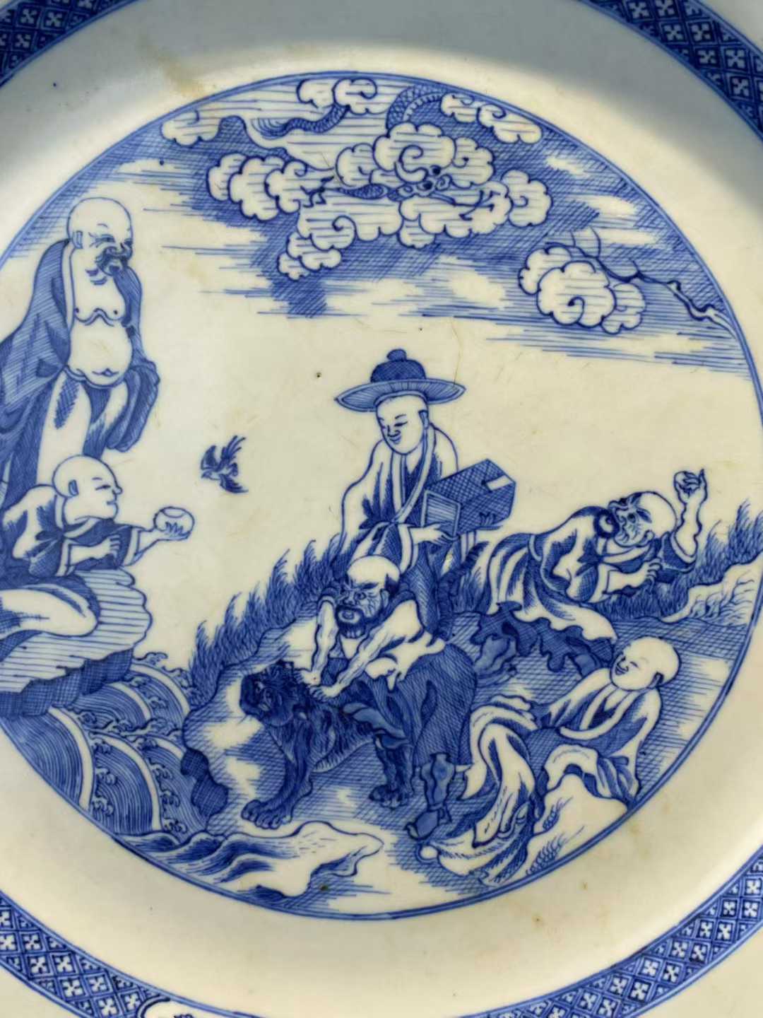 浆胎青花六罗汉图大盘