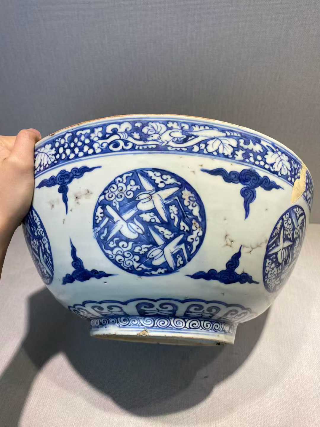 蒲王府用瓷 青花外团鹤云纹内麒麟纹大碗