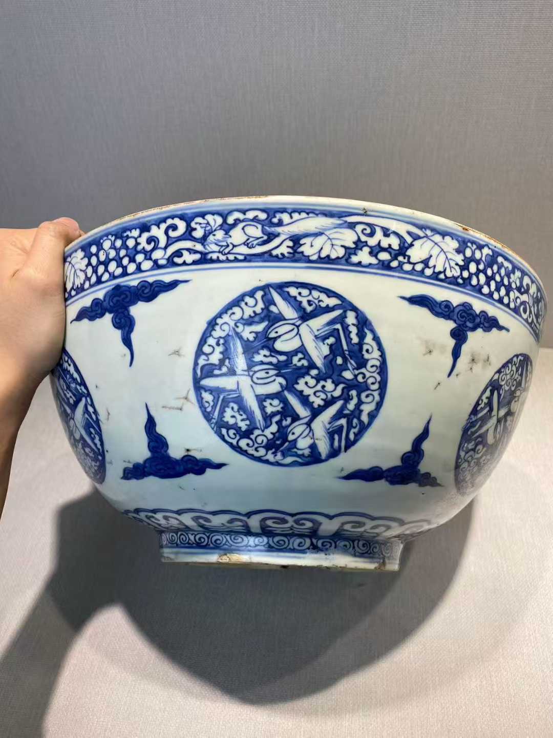 蒲王府用瓷 青花外团鹤云纹内麒麟纹大碗