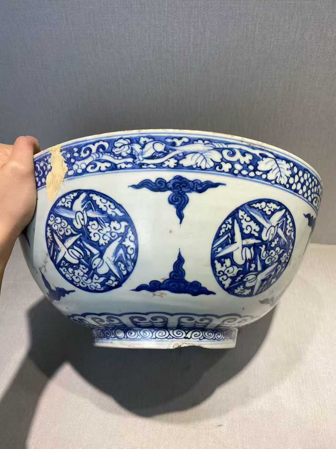 蒲王府用瓷 青花外团鹤云纹内麒麟纹大碗