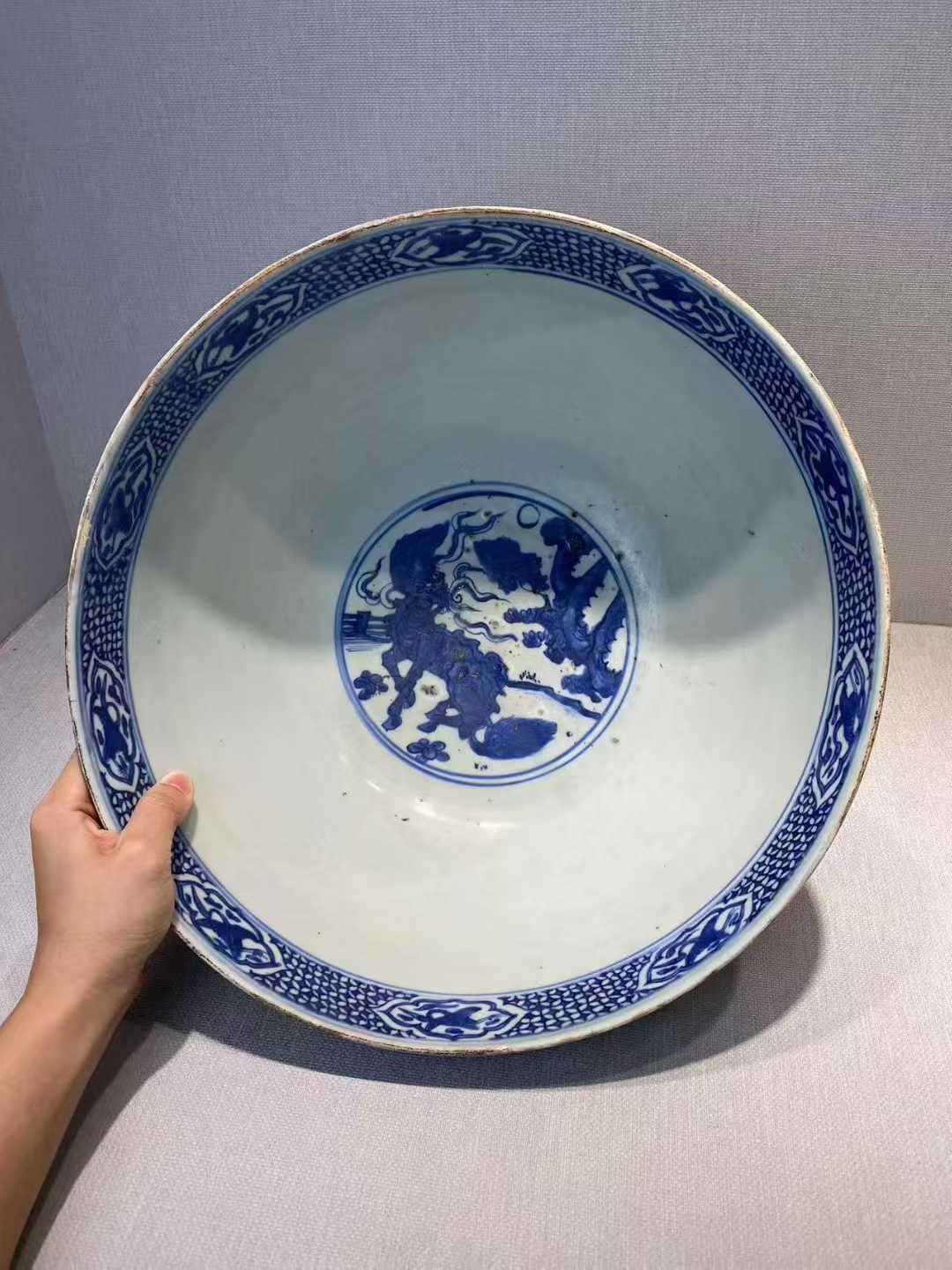 蒲王府用瓷 青花外团鹤云纹内麒麟纹大碗