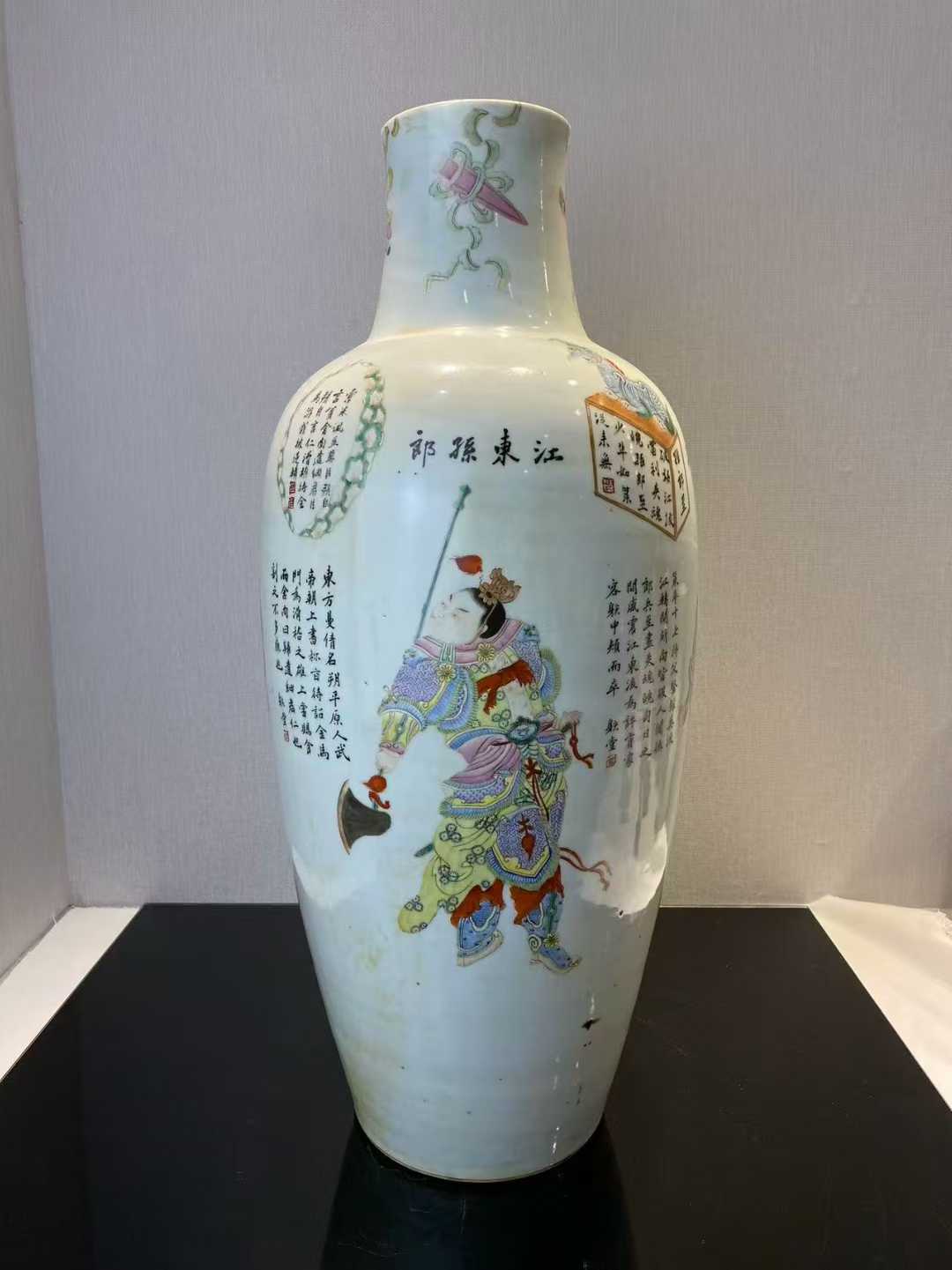 粉彩无双谱诗文大瓶 款：大清乾隆年制