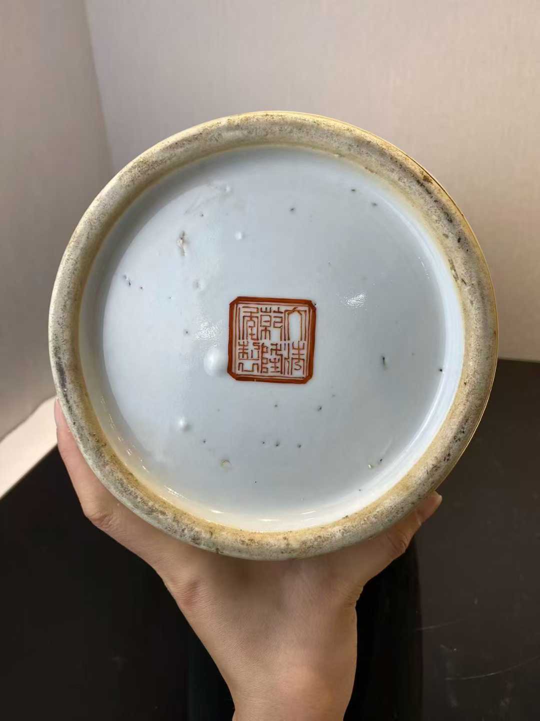 粉彩无双谱诗文大瓶 款：大清乾隆年制