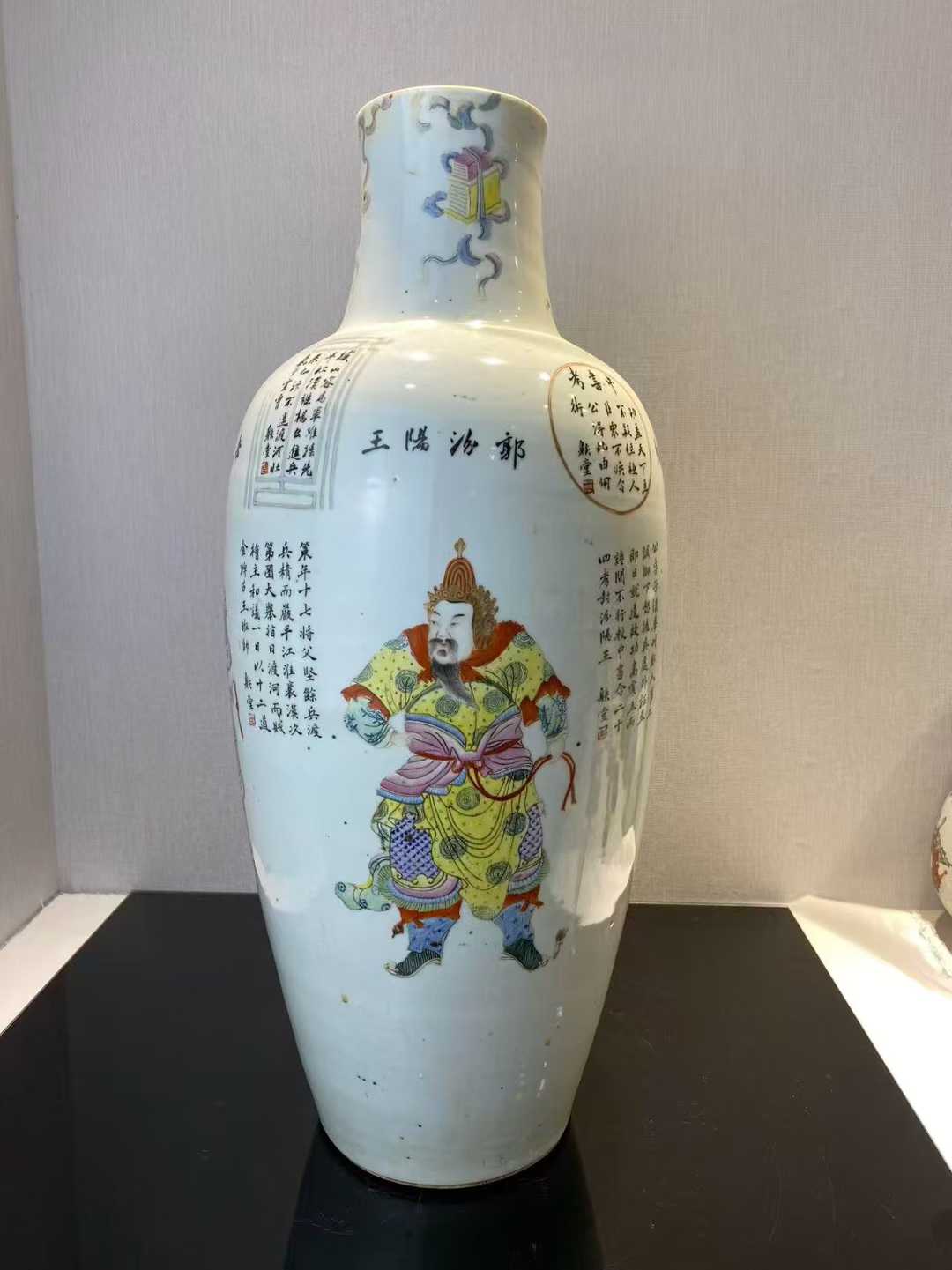 粉彩无双谱诗文大瓶 款：大清乾隆年制