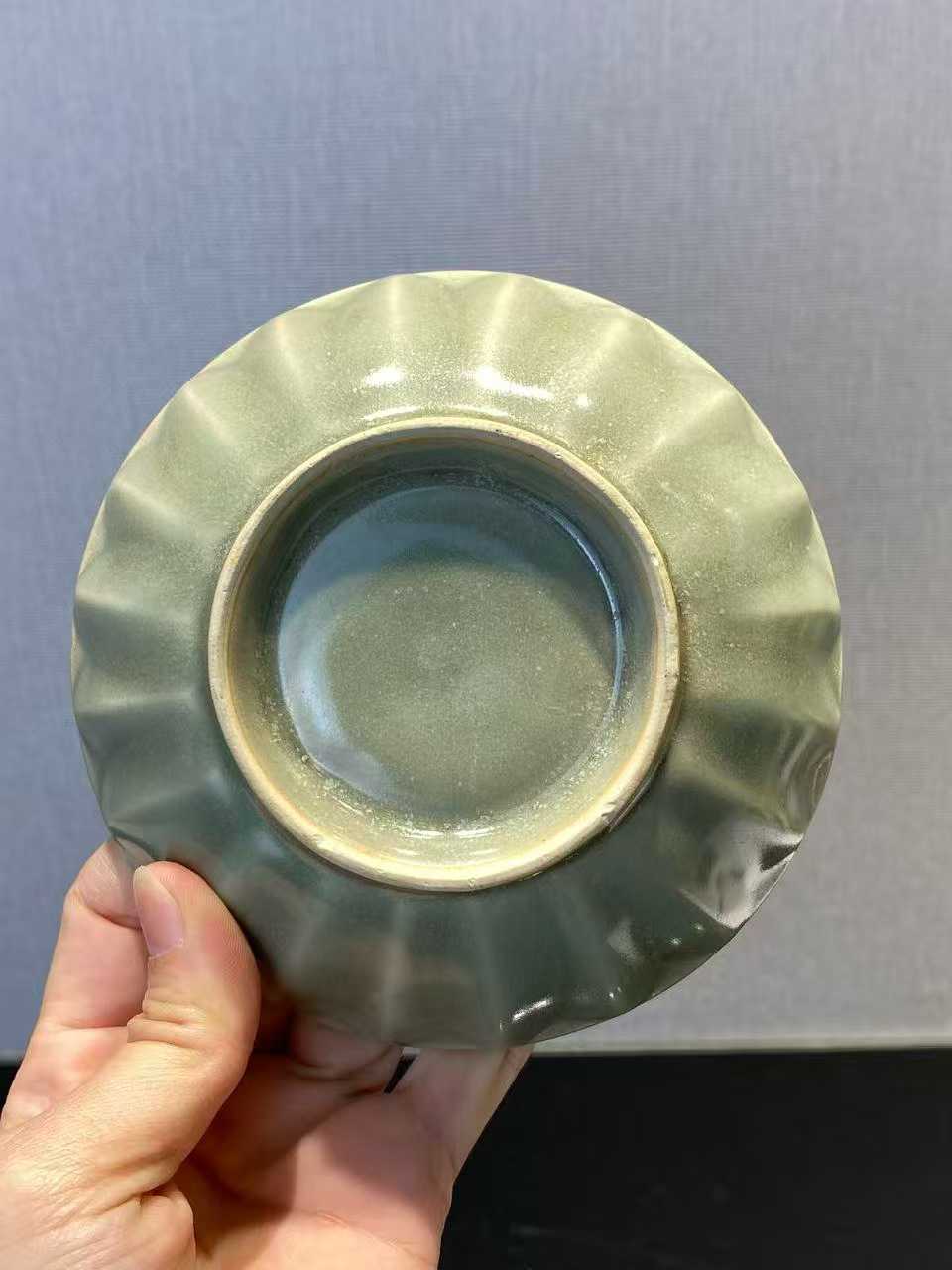 龙泉窑莲瓣纹盘