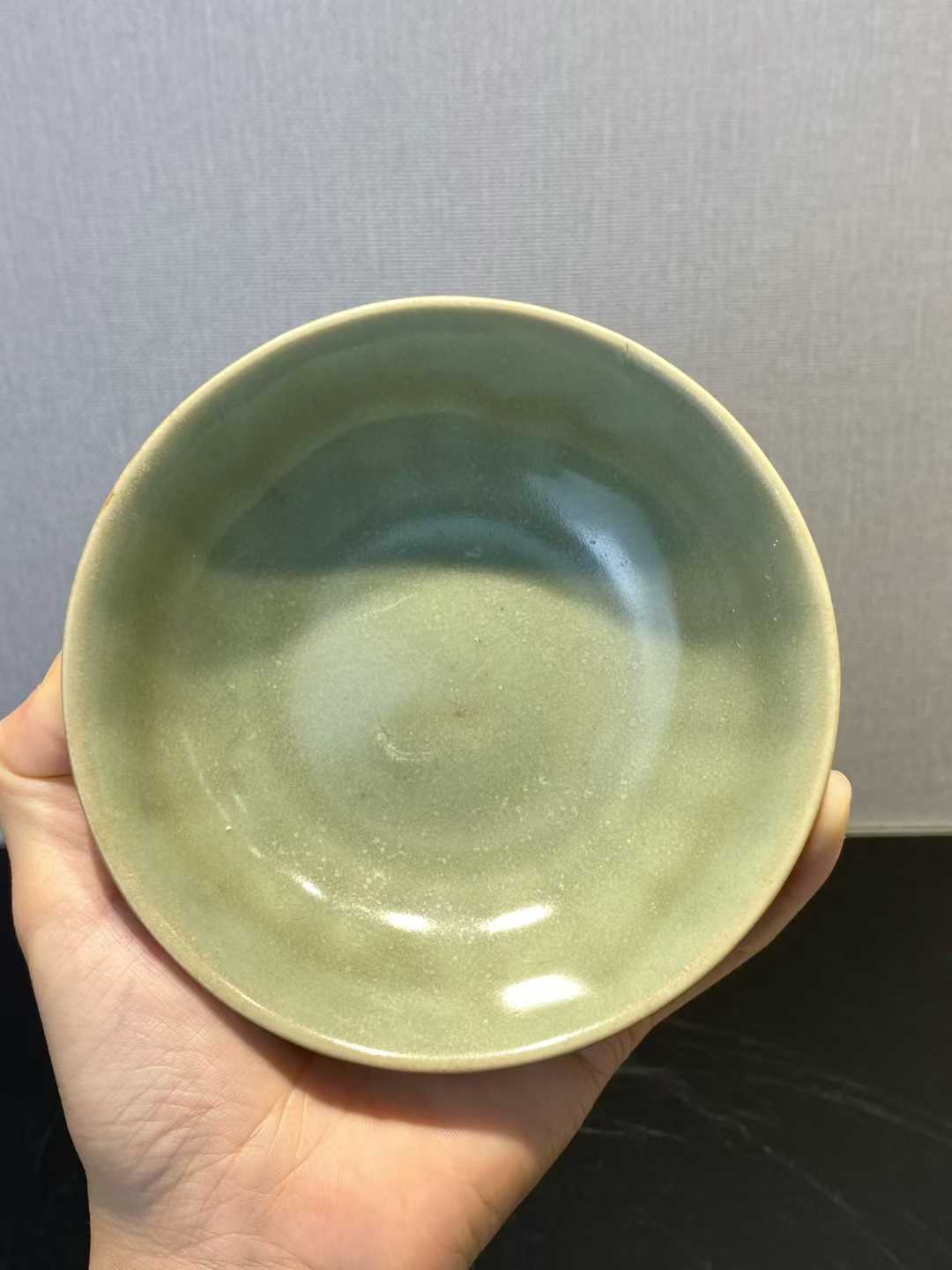 龙泉窑莲瓣纹盘