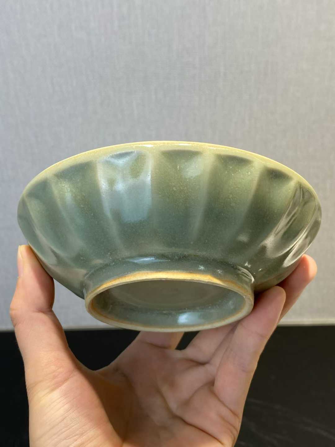 龙泉窑莲瓣纹盘