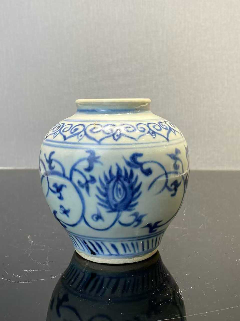 青花缠枝莲纹罐