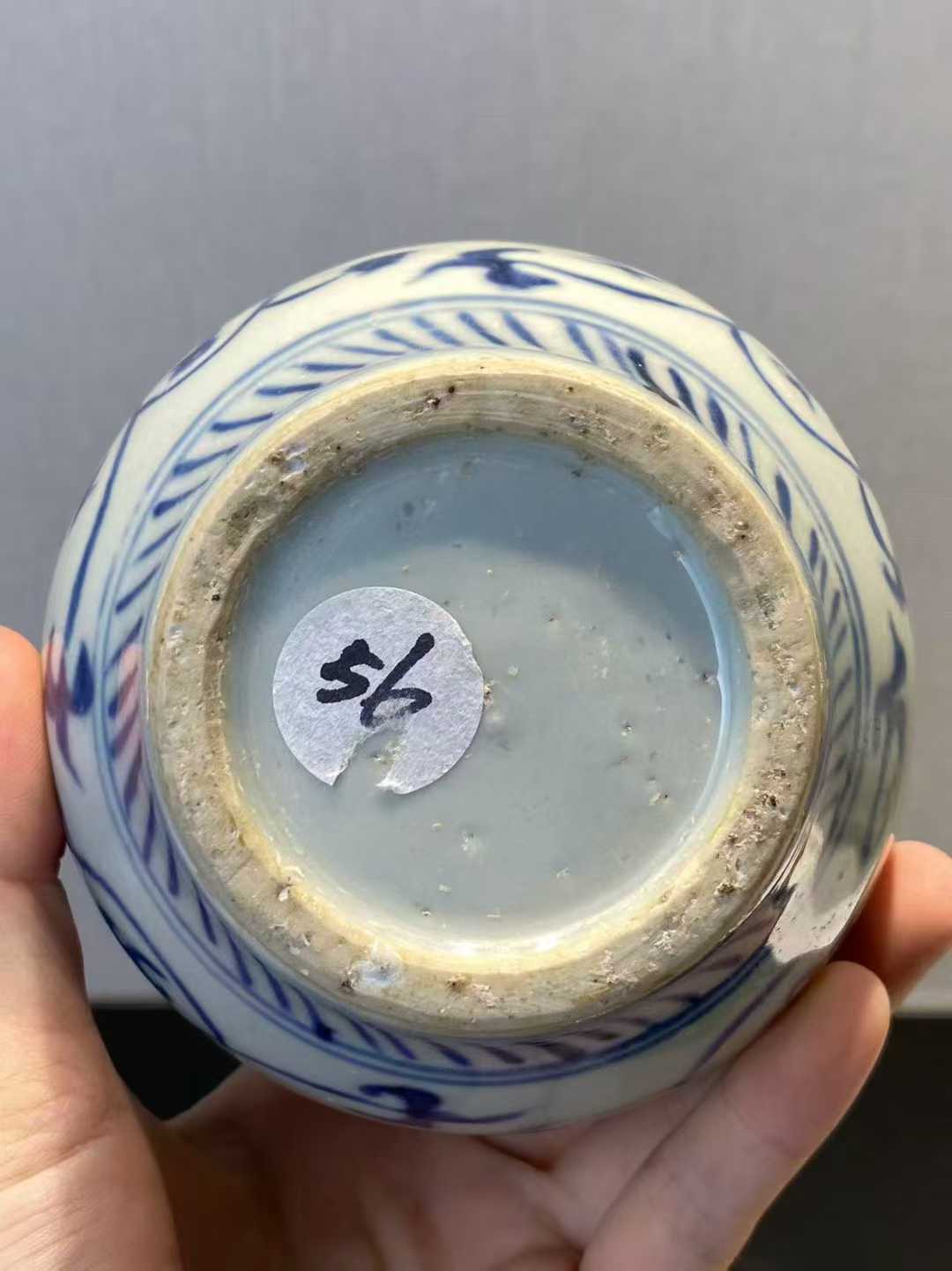 青花缠枝莲纹罐