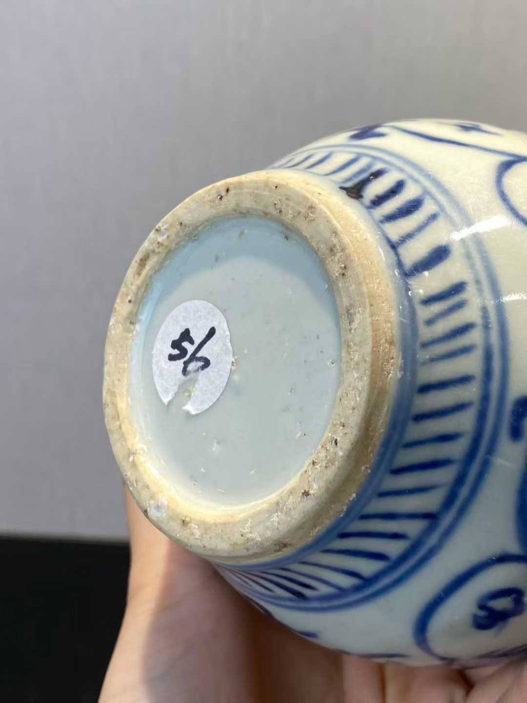 青花缠枝莲纹罐