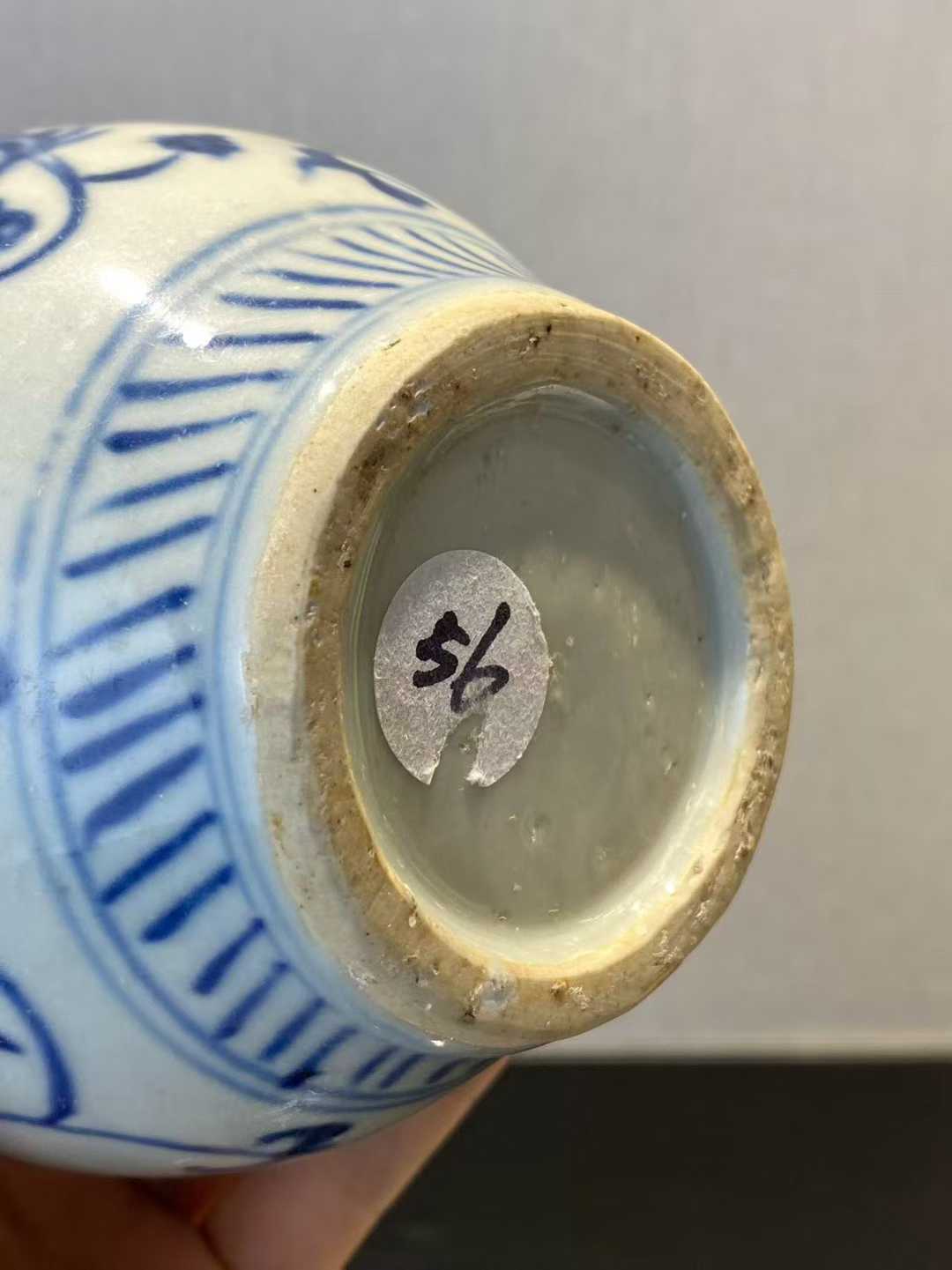 青花缠枝莲纹罐