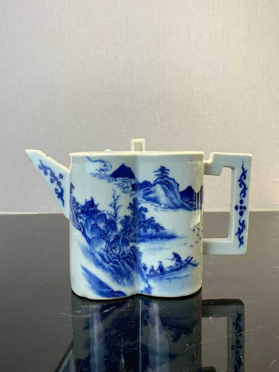 青花山水人物纹双联茶壶