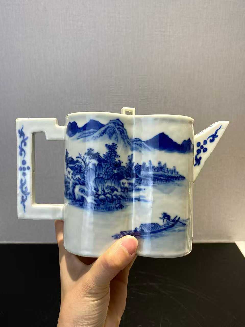 青花山水人物纹双联茶壶