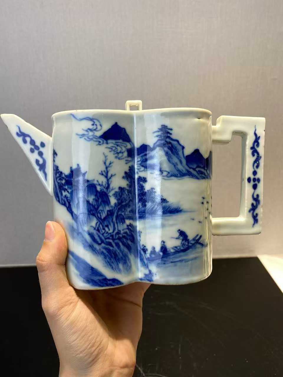 青花山水人物纹双联茶壶