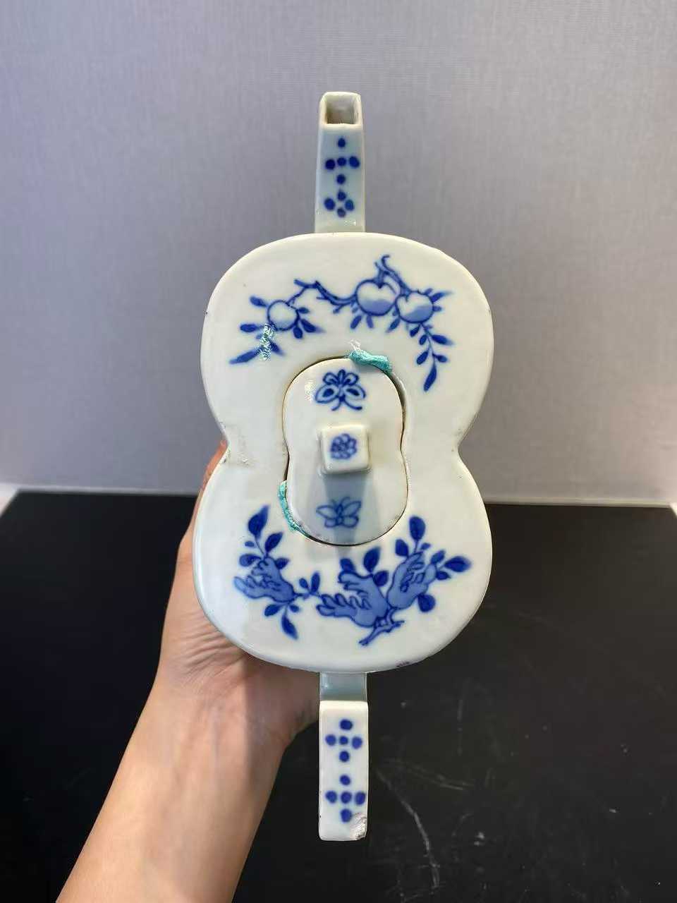 青花山水人物纹双联茶壶